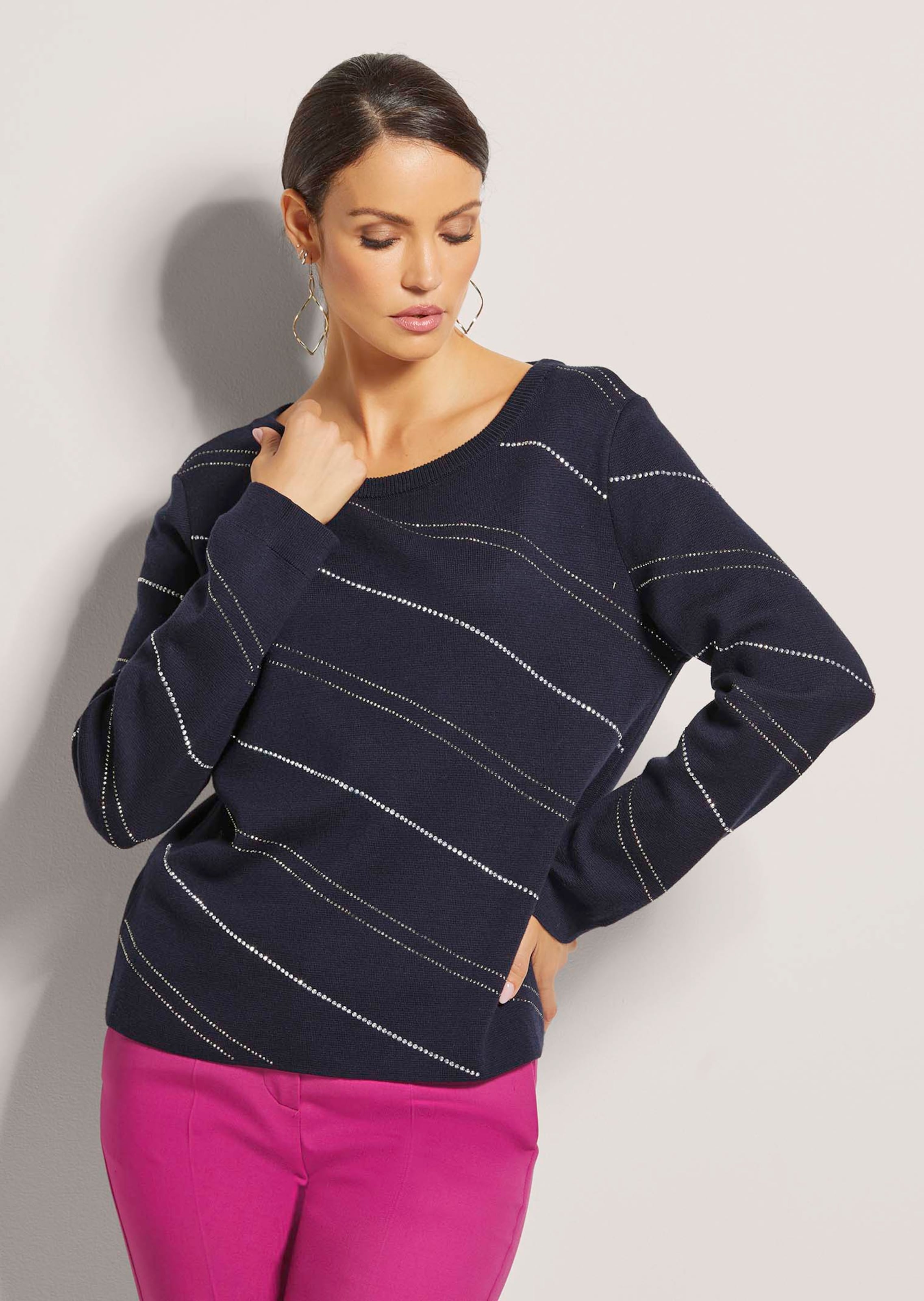 Pullover mit Ziersteinen