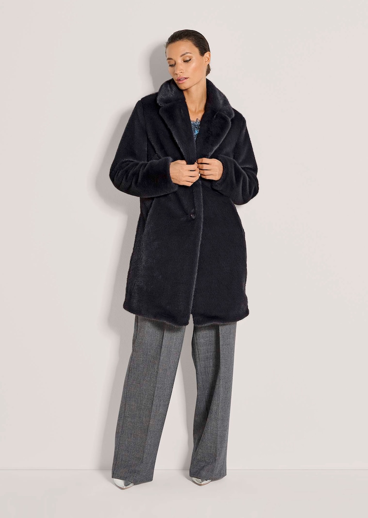 Webpelzmantel in Oversize-Form