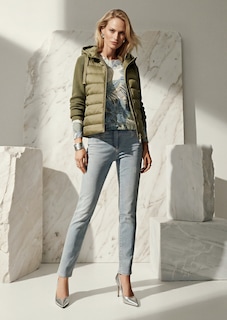 Slim-Jeans mit Strassdetails und modischer Waschung thumbnail 1