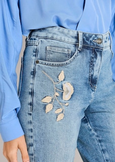 Jean bootcut à broderie et ourlet à franges thumbnail 6