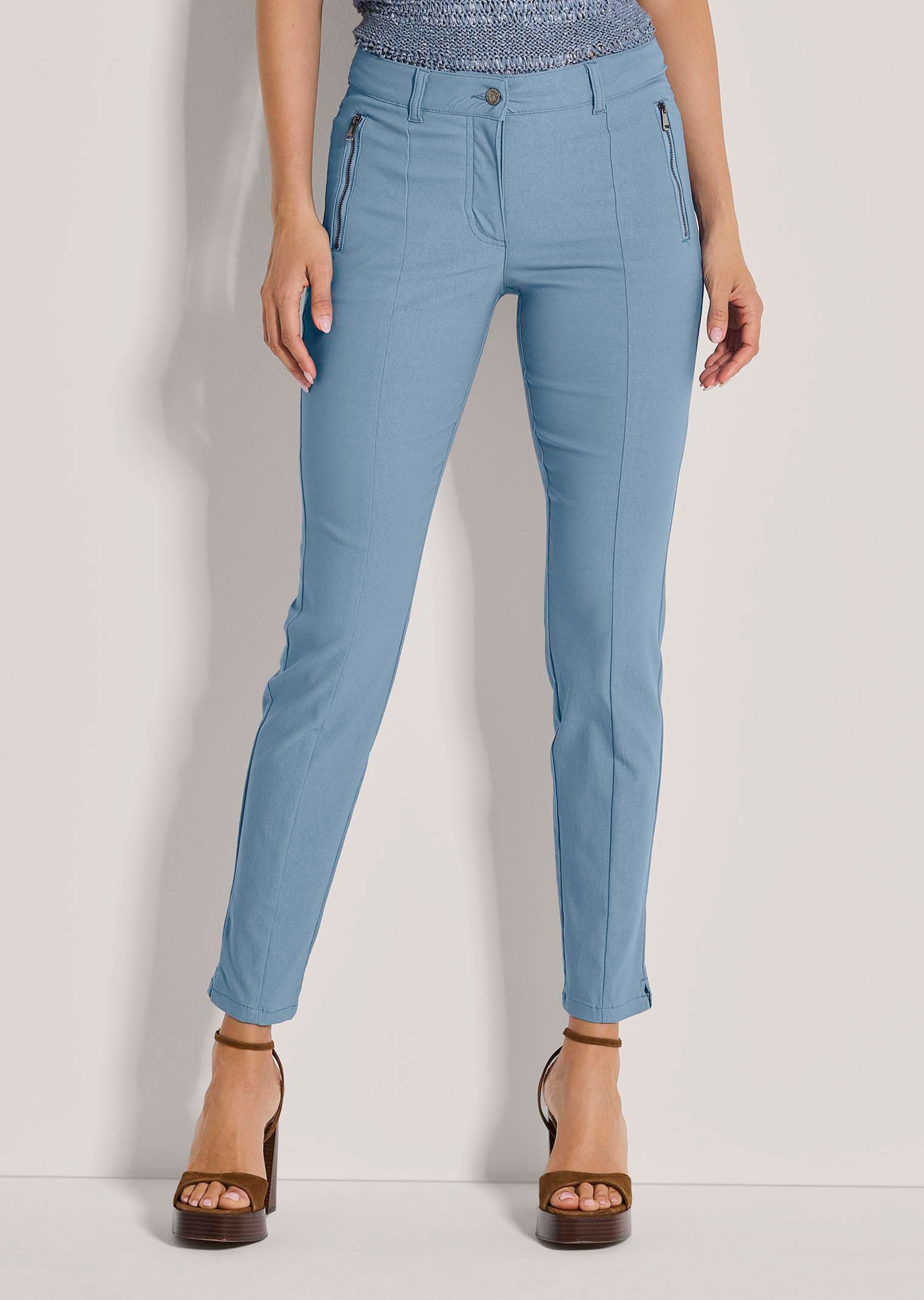 Skinny fit trousers with zip pockets
