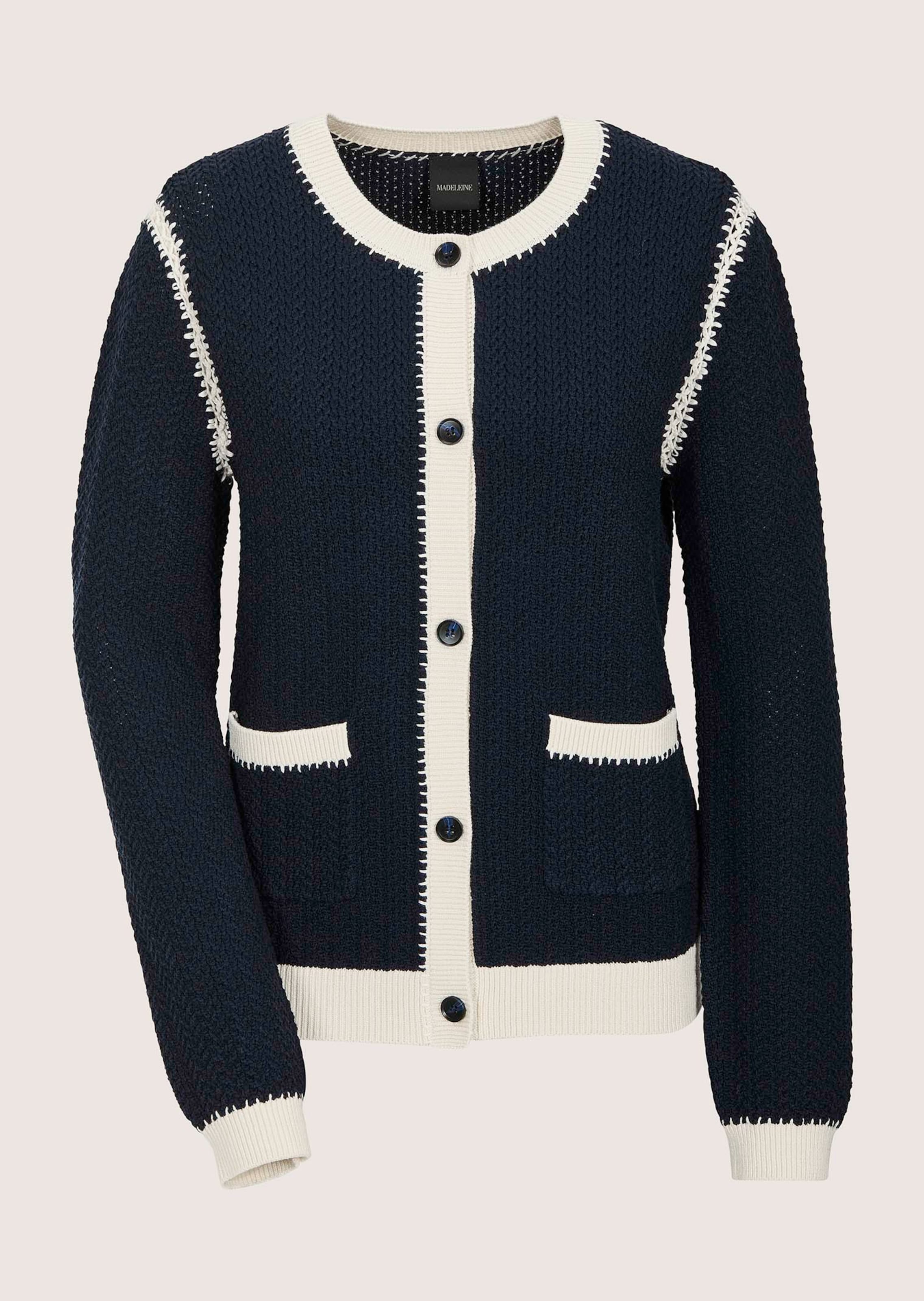 Strickjacke mit Zopfmuster und feinen Details