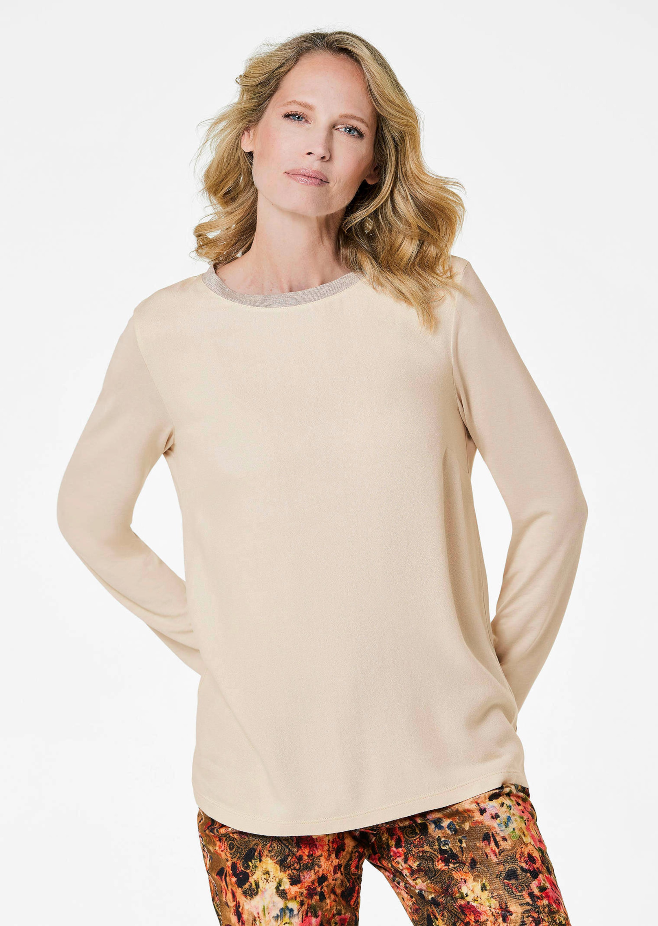 Blusenshirt mit schimmernder Ausschnittblende