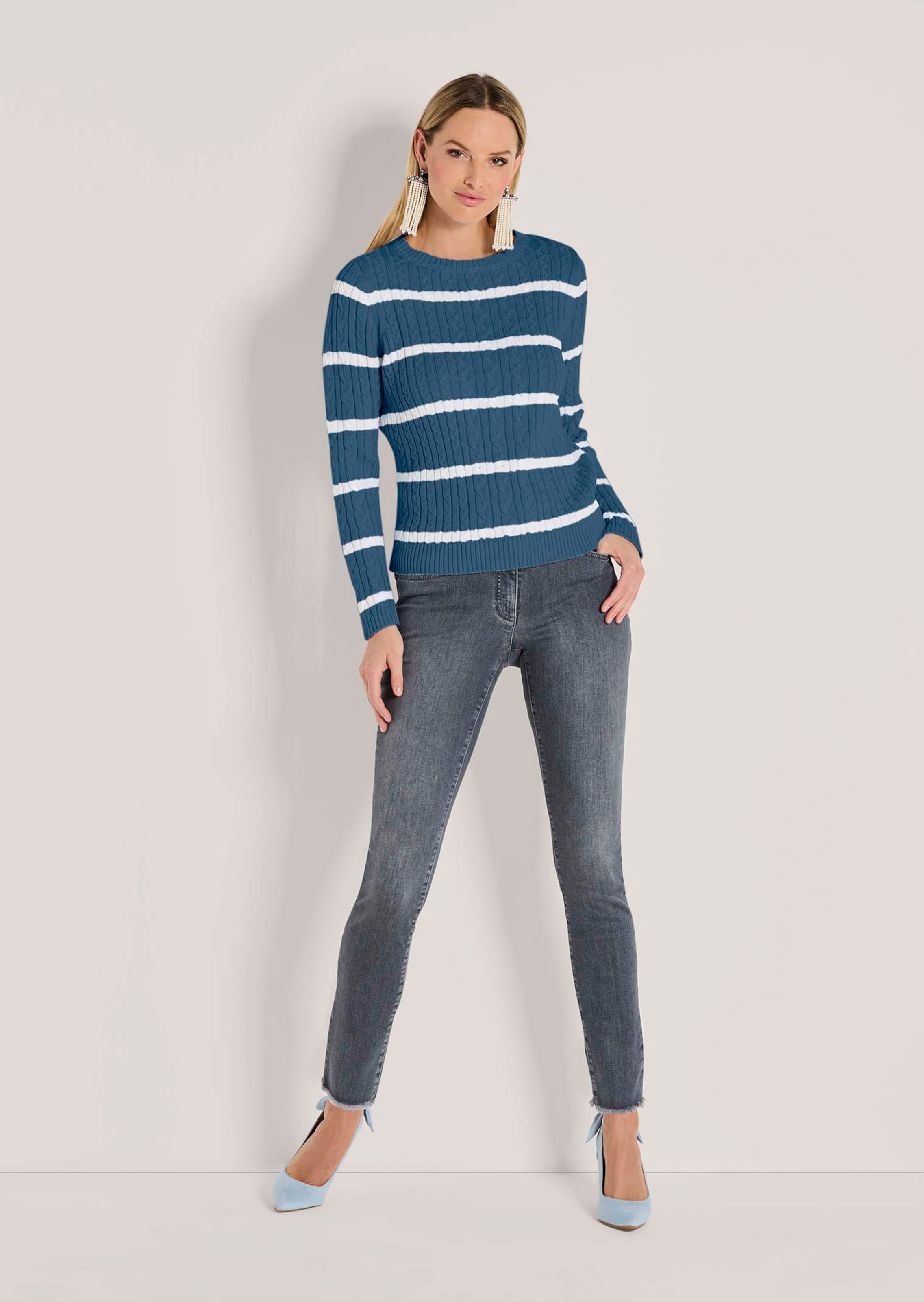 Strickpullover mit Zopfmuster