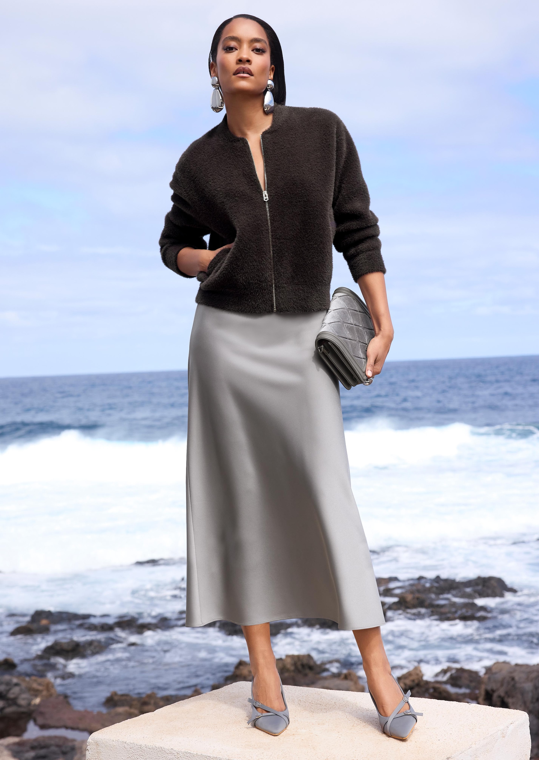 Jupe midi en satin, légèrement évasée en ligne A