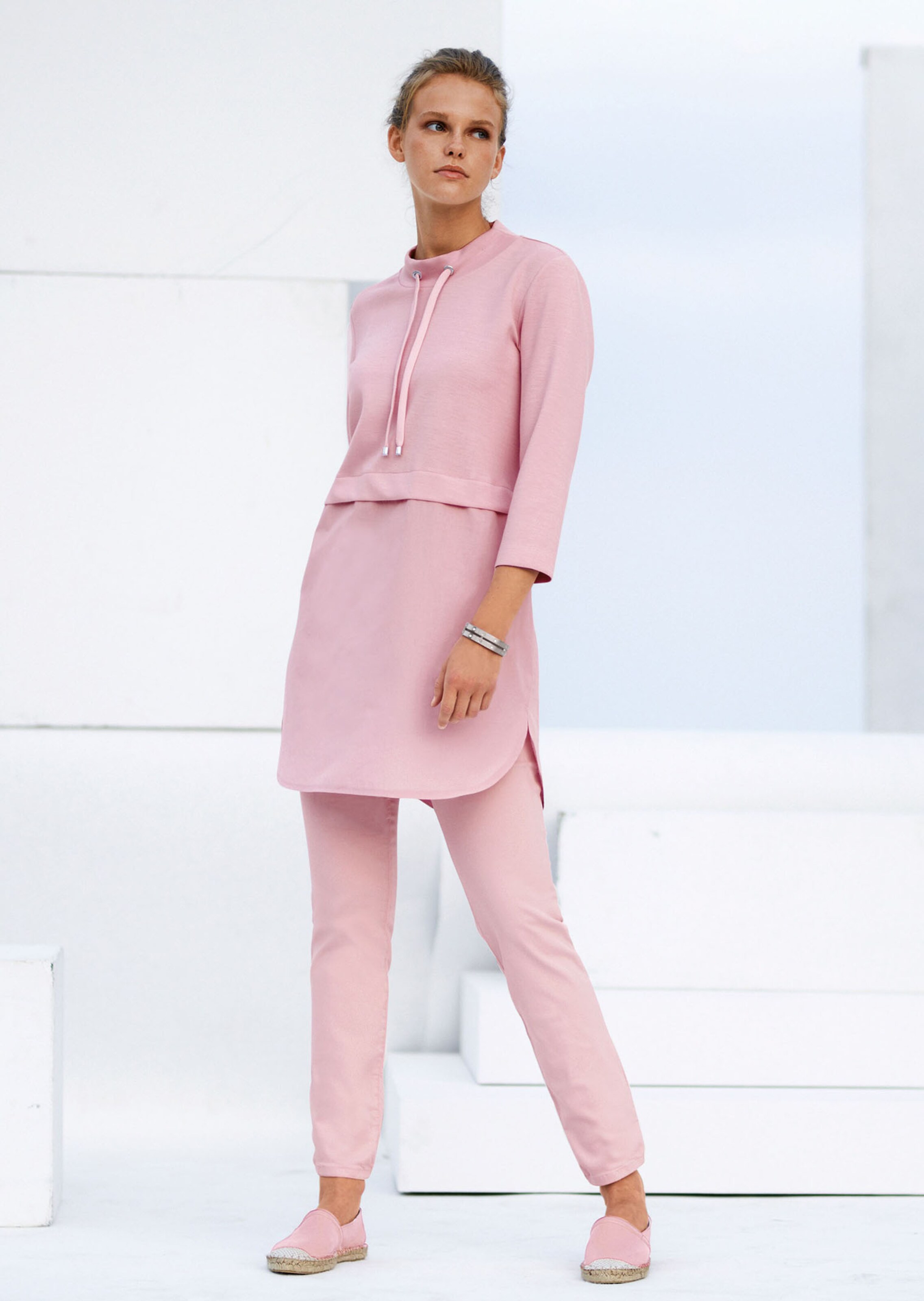 Langes Sweatshirt in Two-in-One-Optik