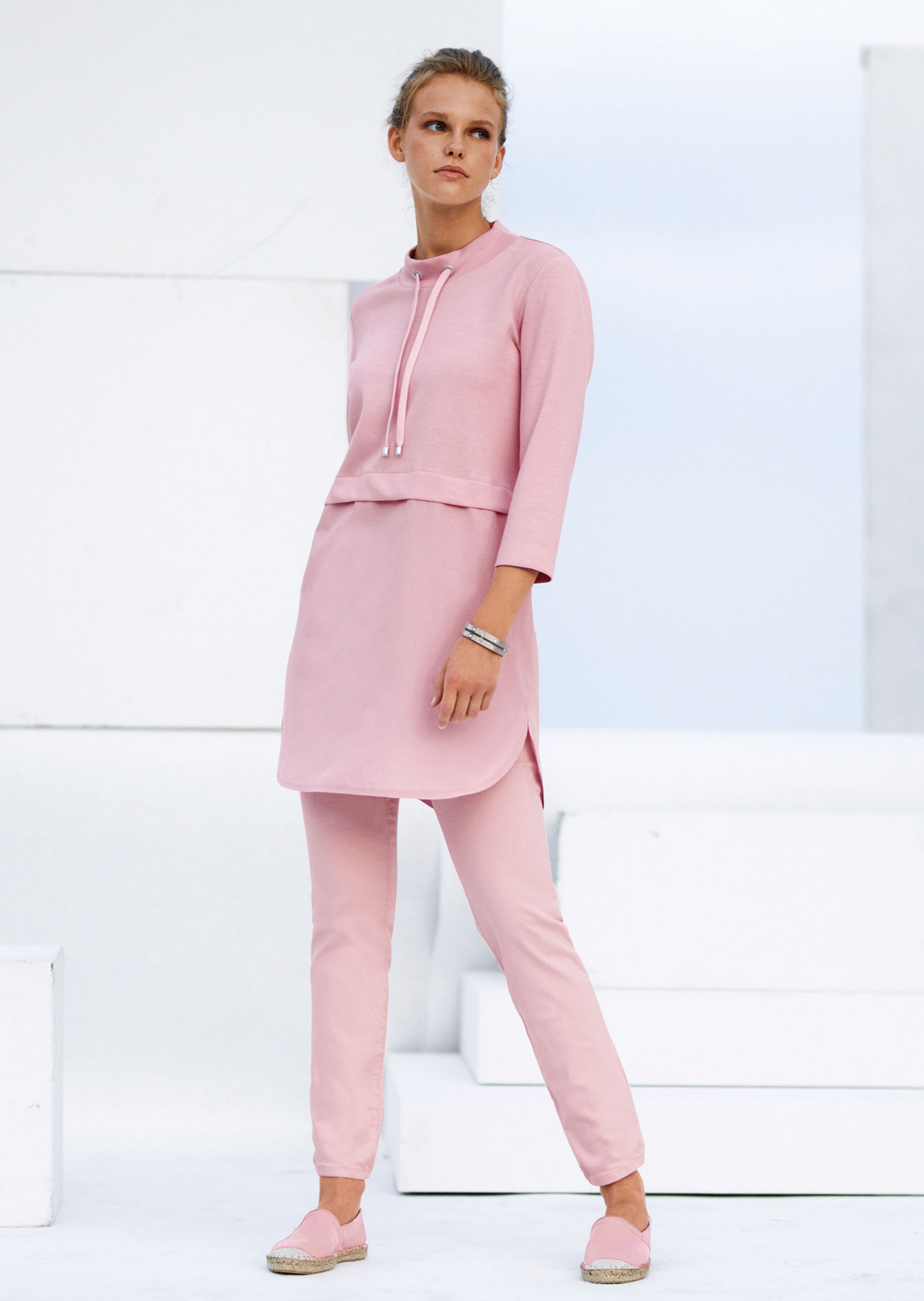 Langes Sweatshirt in Two-in-One-Optik