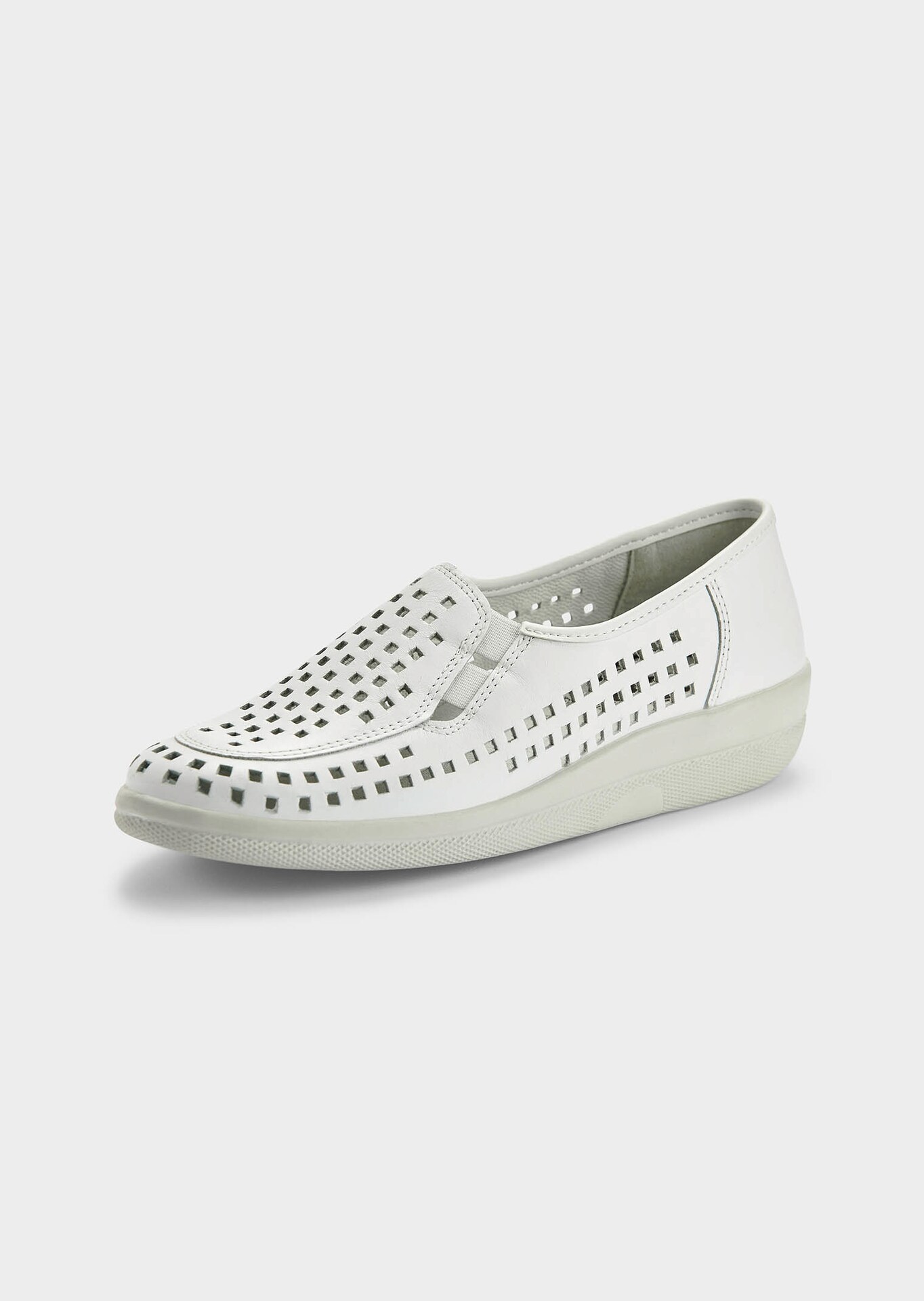Schoenen met zomerse perforatie