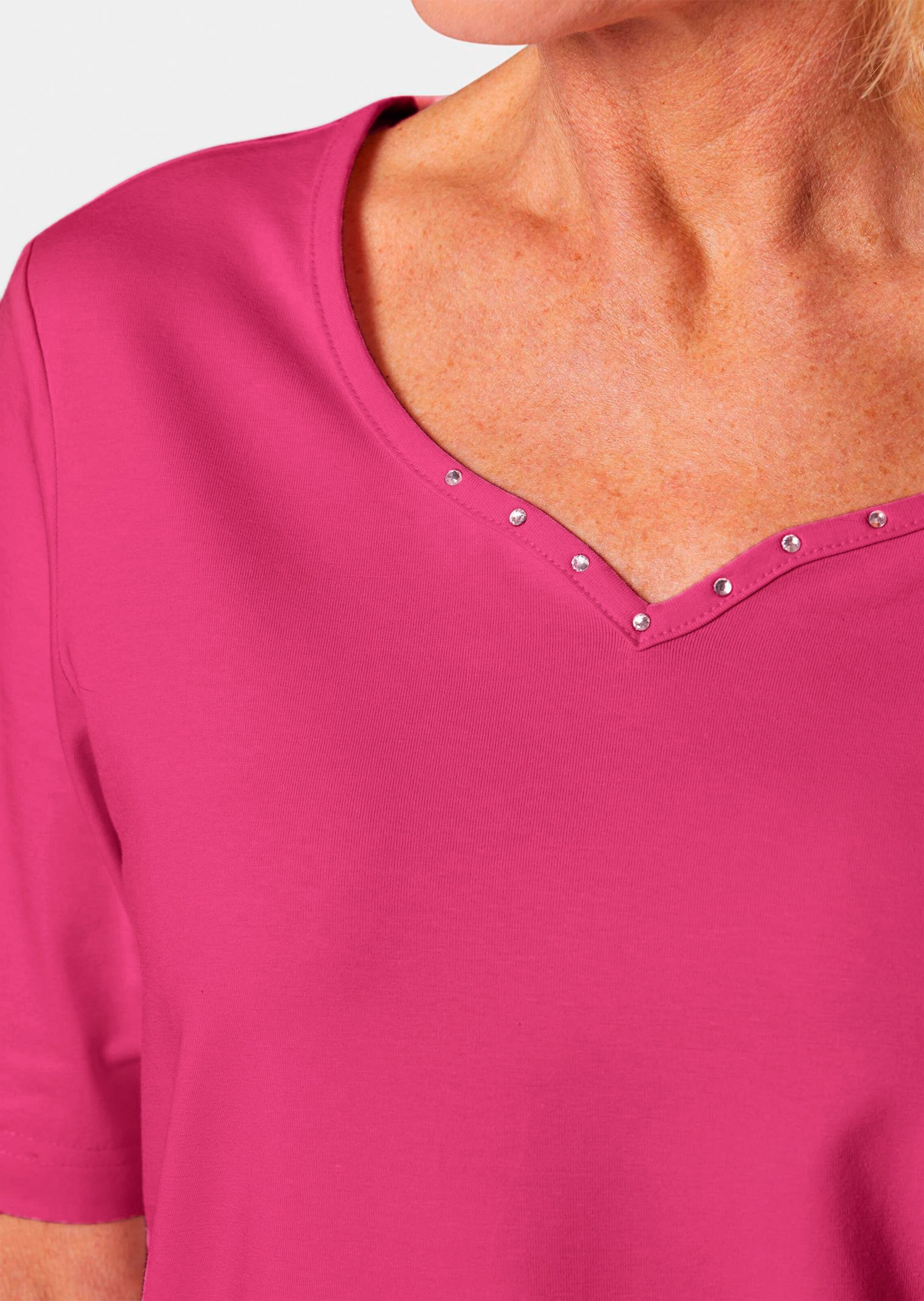 T-Shirt mit charmantem Ausschnitt und Schmucksteinchen thumbnail 5