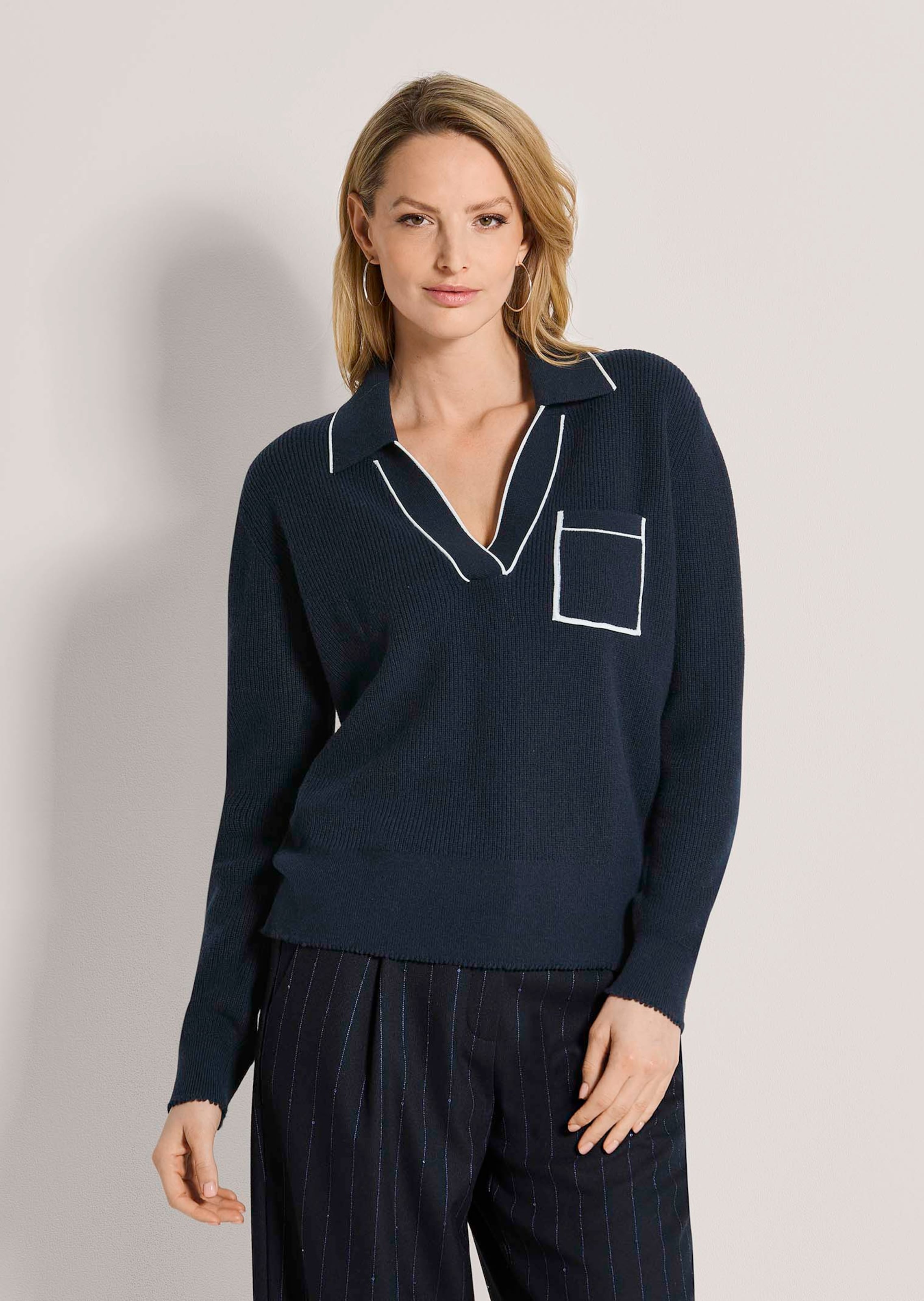 Strickpullover im Polo-Style