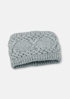 Loop scarf with cable pattern thumbnail 4