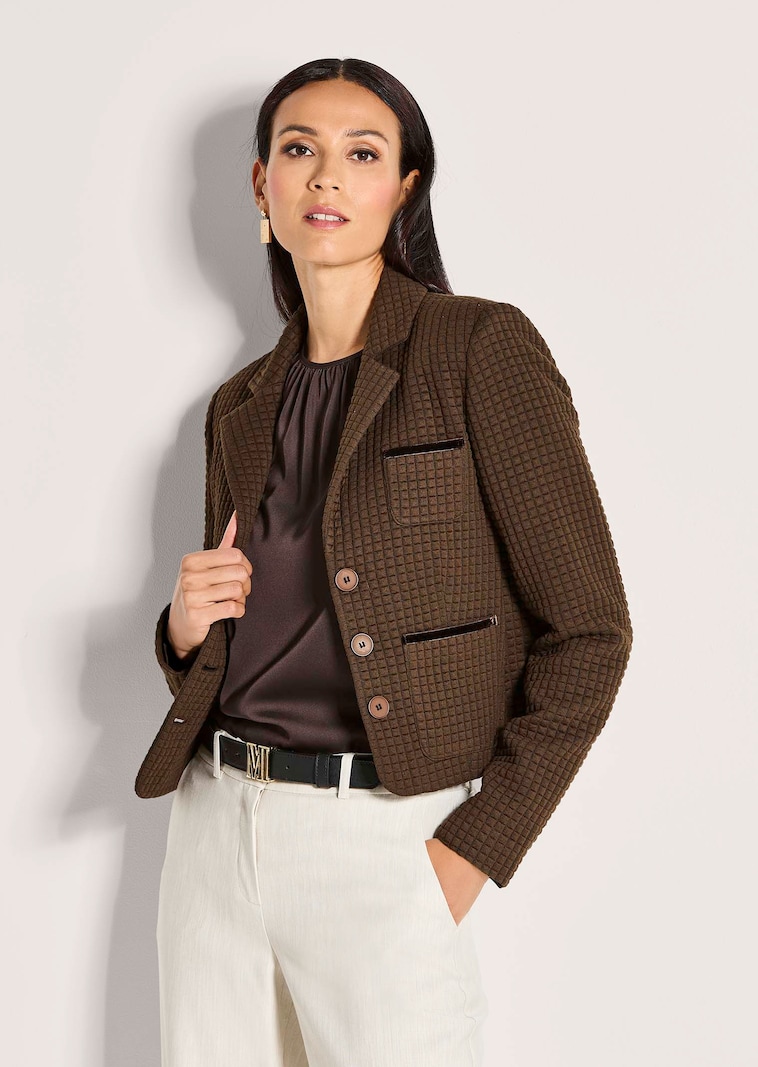 Short jersey blazer with a waffle texture