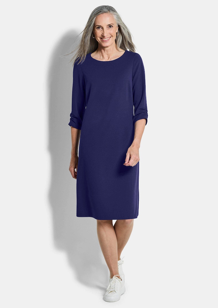 Elegantes Kleid mit gerafften Ärmeln