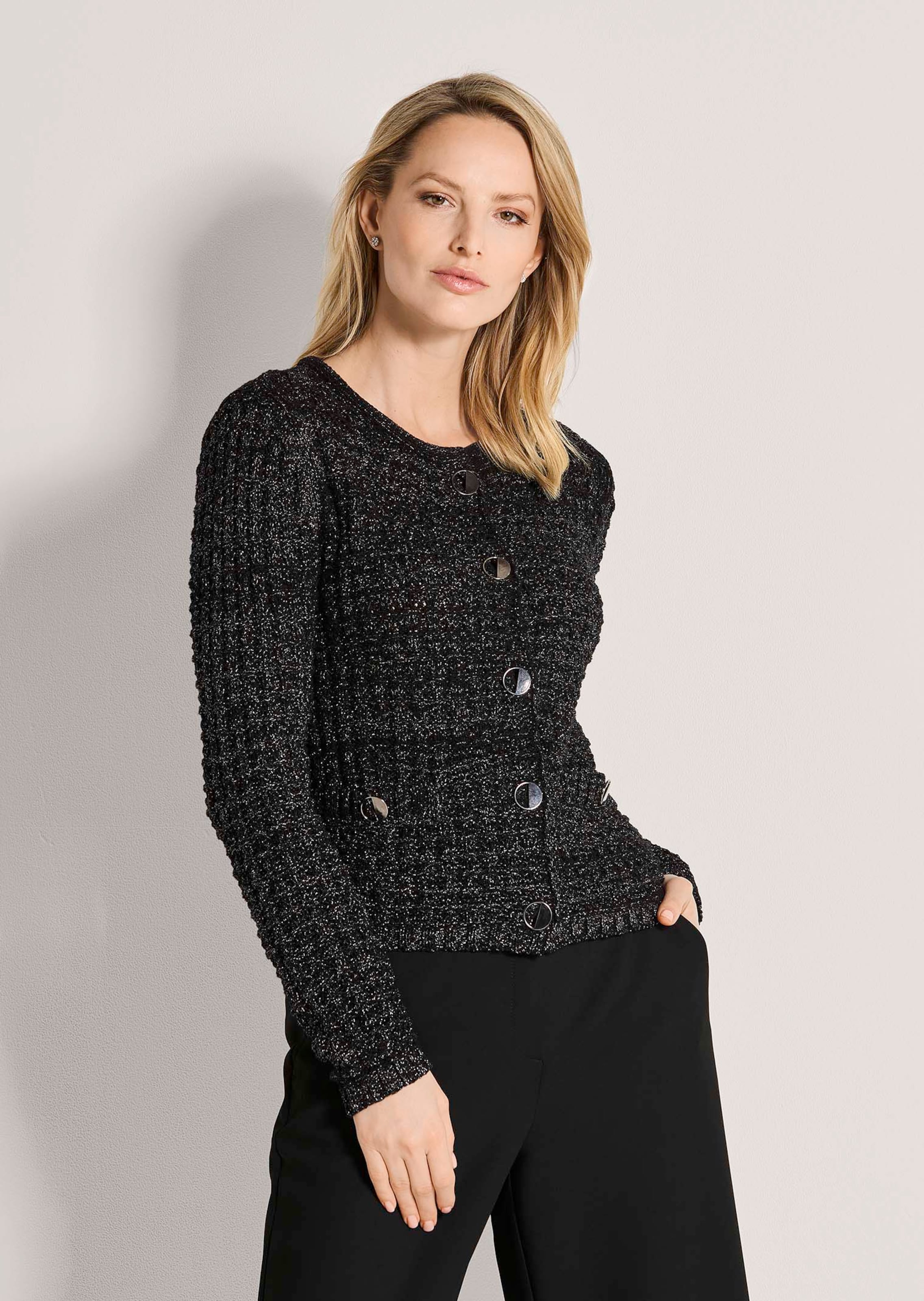 Grobstrickjacke mit Glanzgarn und modischen Knöpfen