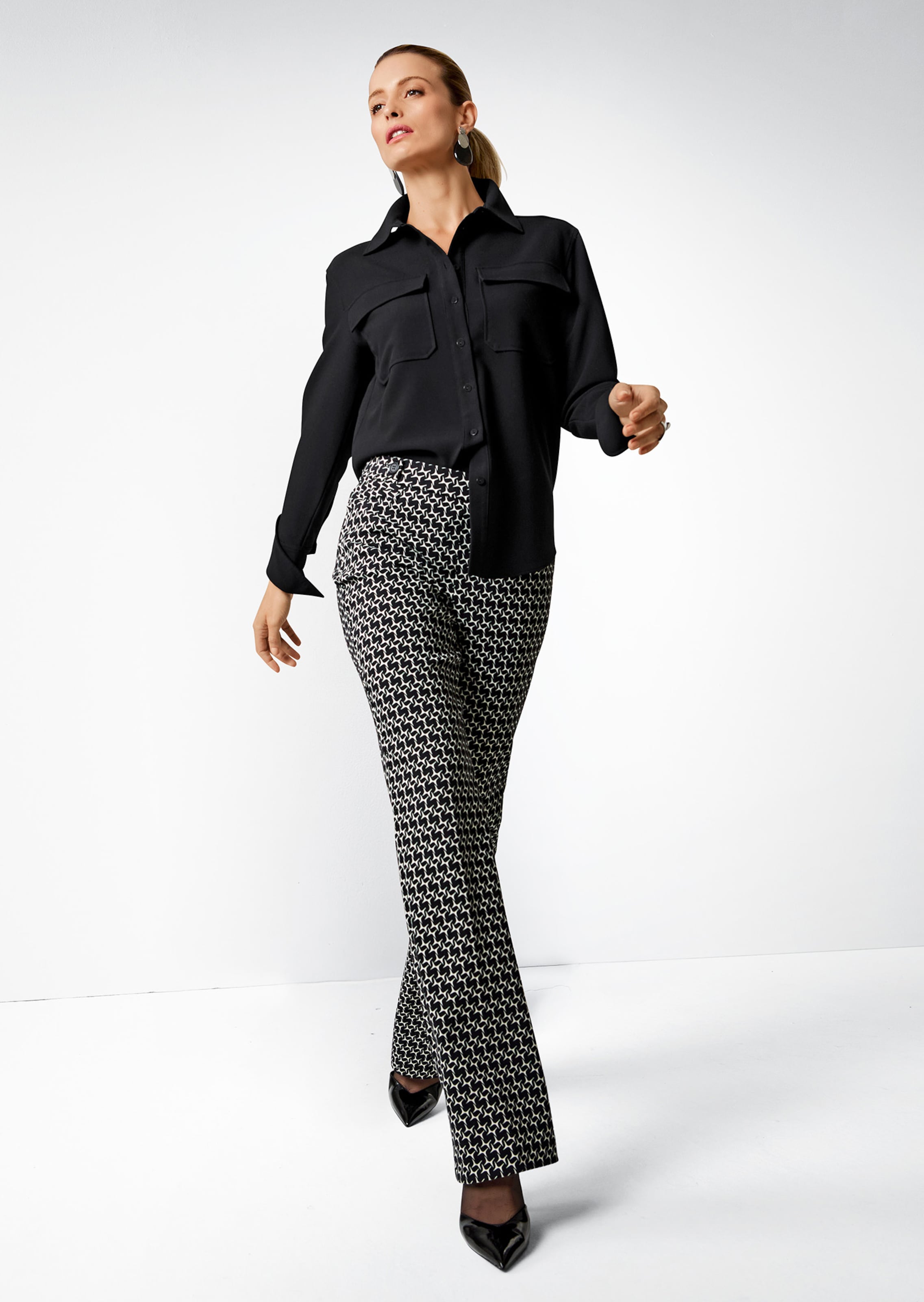 Printed pull-on trousers with a subtly flared leg