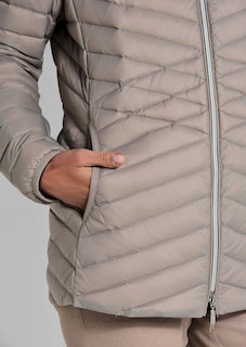 Daunenjacke mit femininer Steppung thumbnail 5