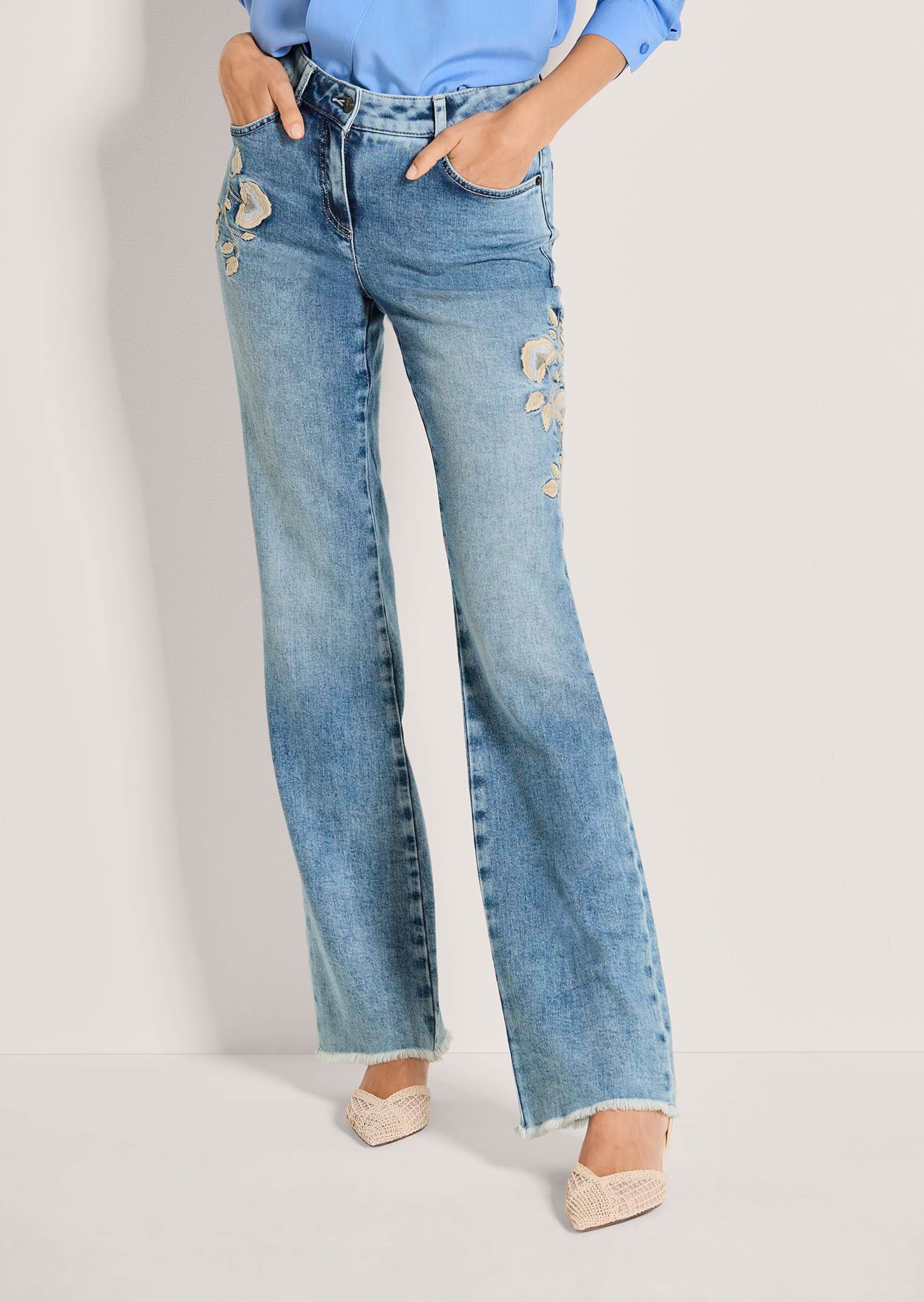 Jean bootcut à broderie et ourlet à franges