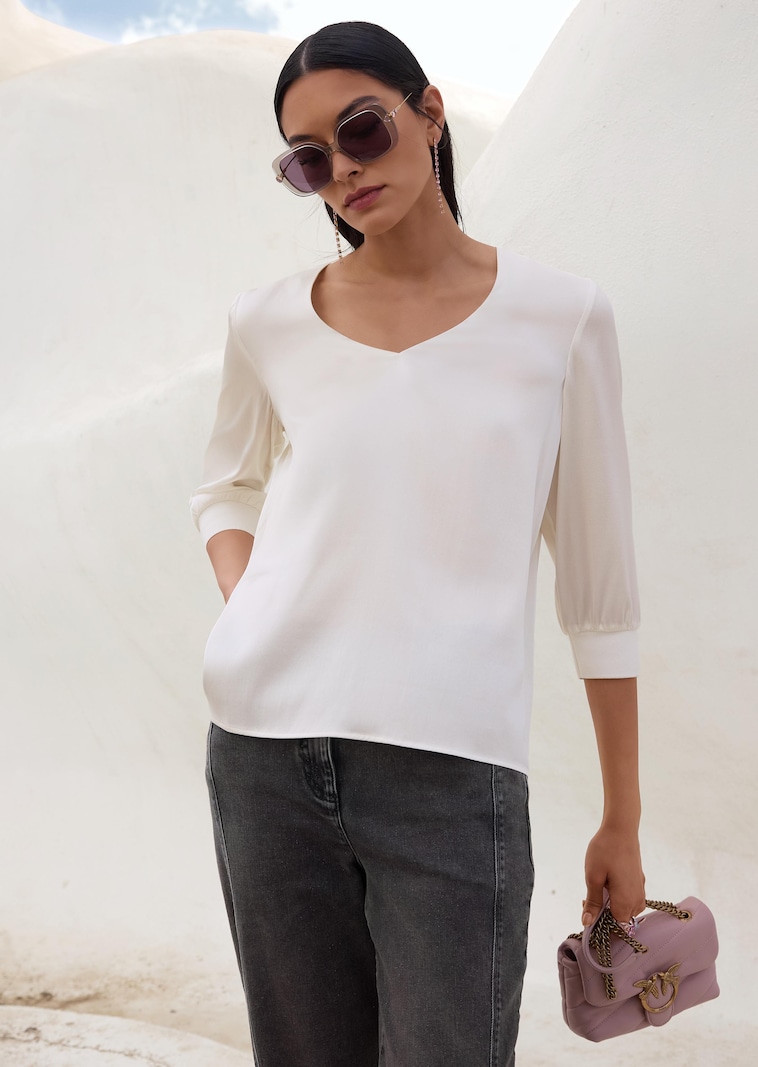 Blouse en soie stretch avec encolure en V