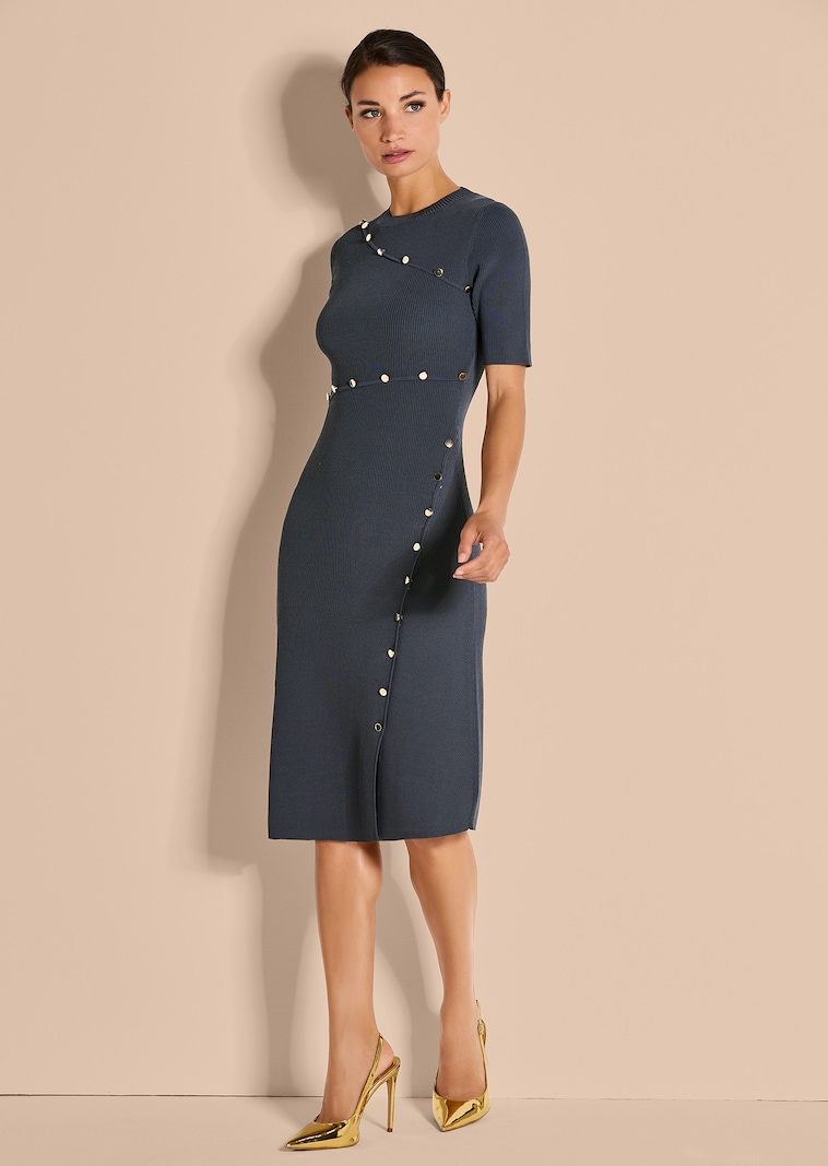 Strickkleid mit dekorativen Akzenten