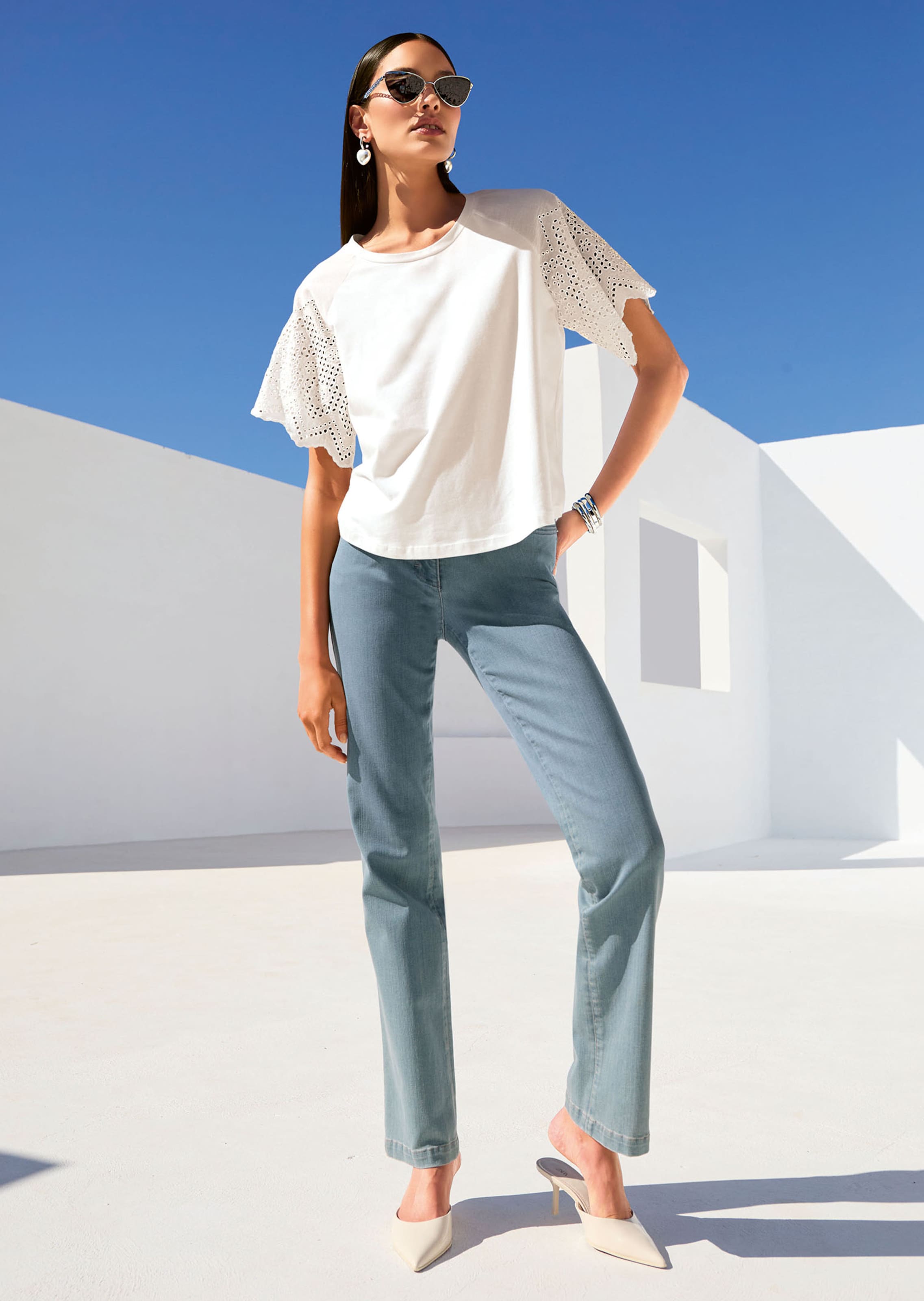 Kurzes Blusen-Shirt im Material-Mix