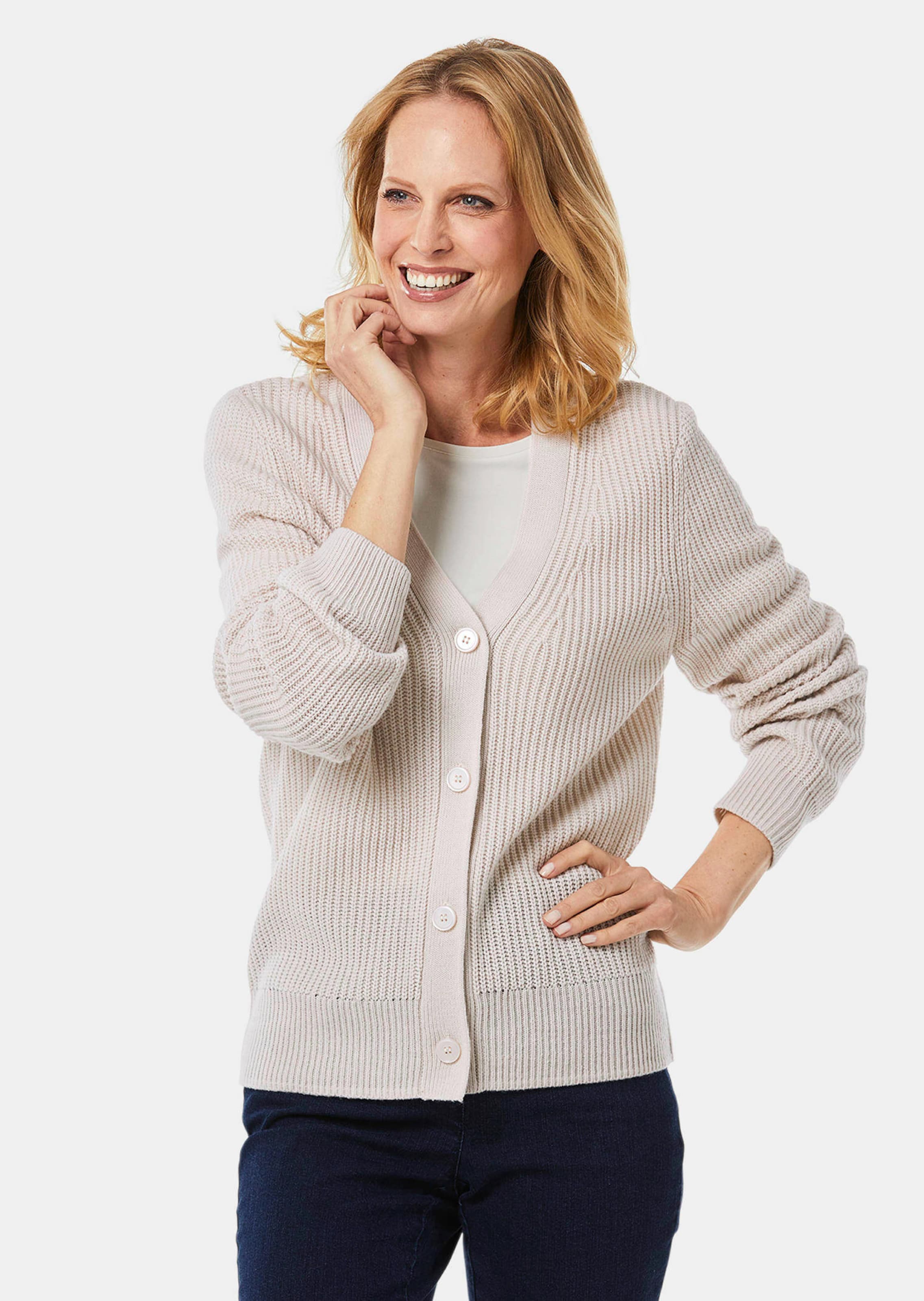 Pflegeleichte Strickjacke in hochwertiger Rippenstruktur