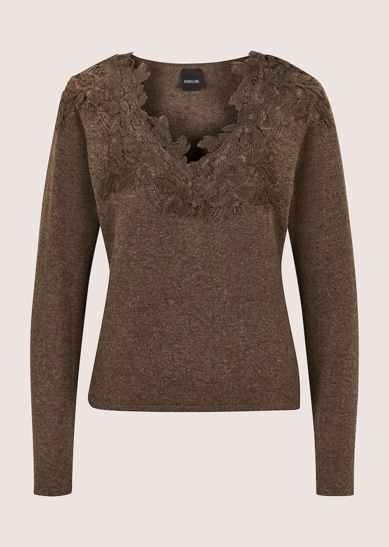 Fine-knit jumper with a lace trim