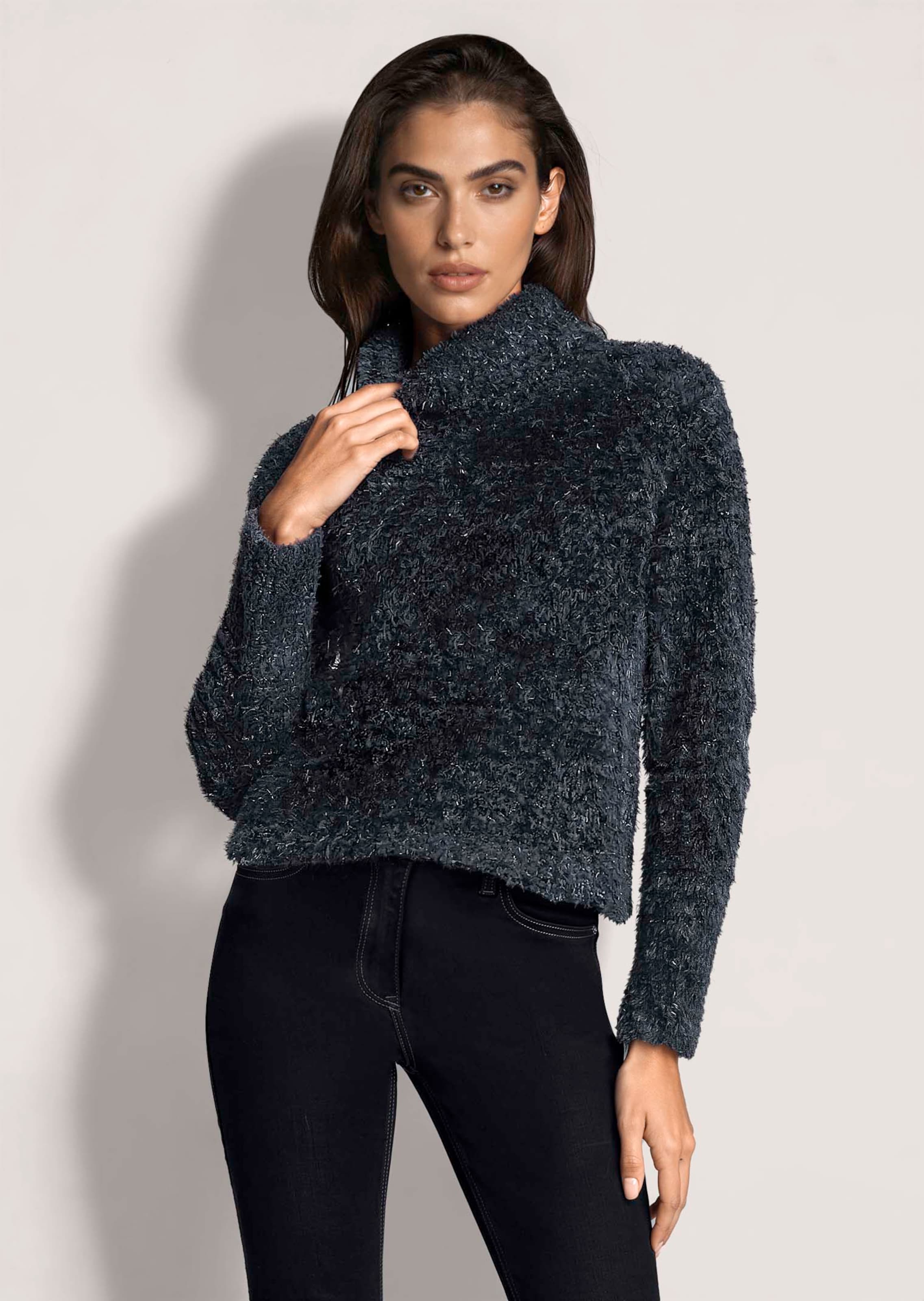 Flauschiges Sweatshirt mit Rollkragen