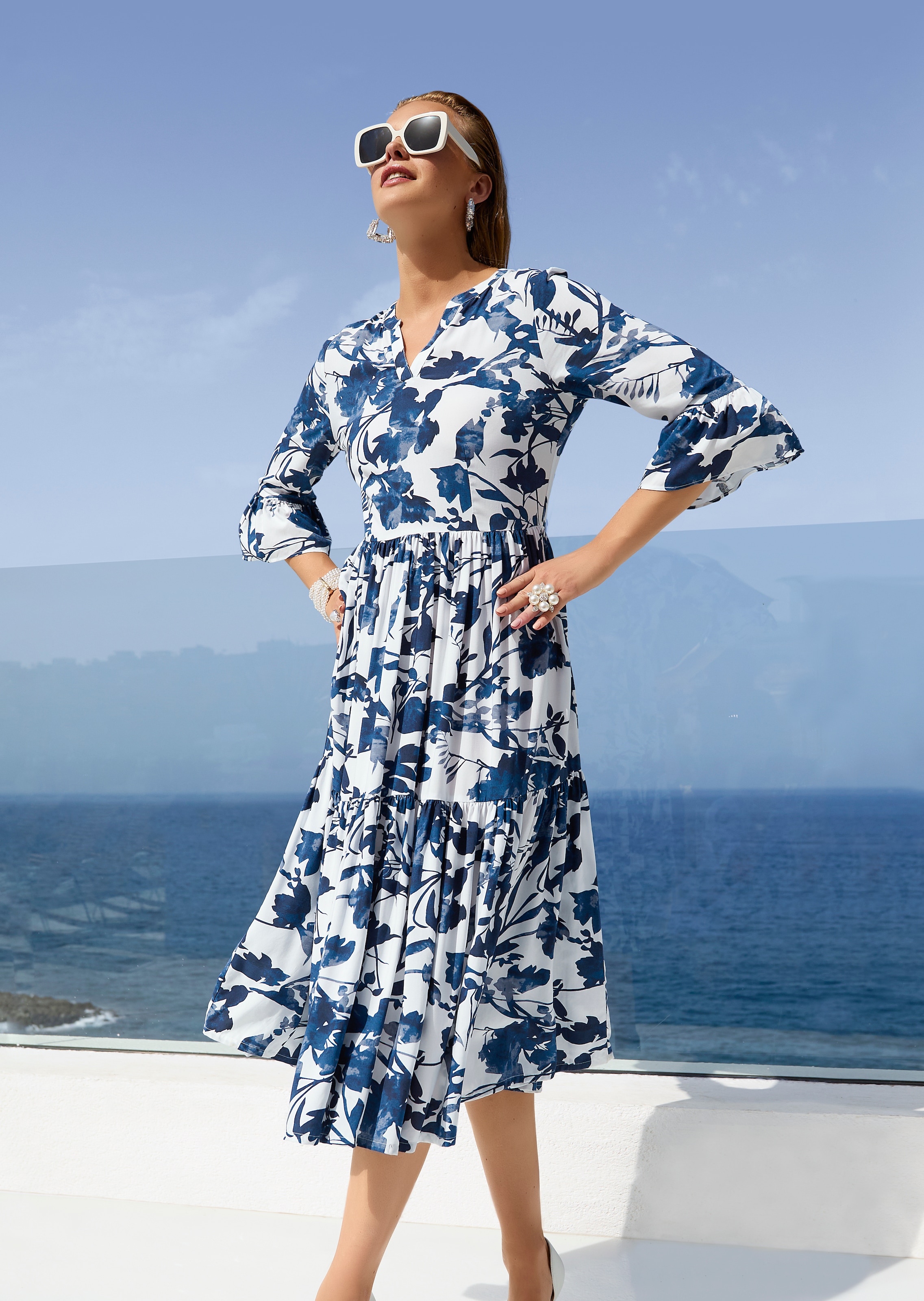 Sommerkleid mit floralem Print in leichter Viskosequalität