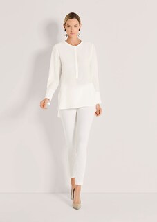 Lange Seidenbluse in kragenloser Form thumbnail 3