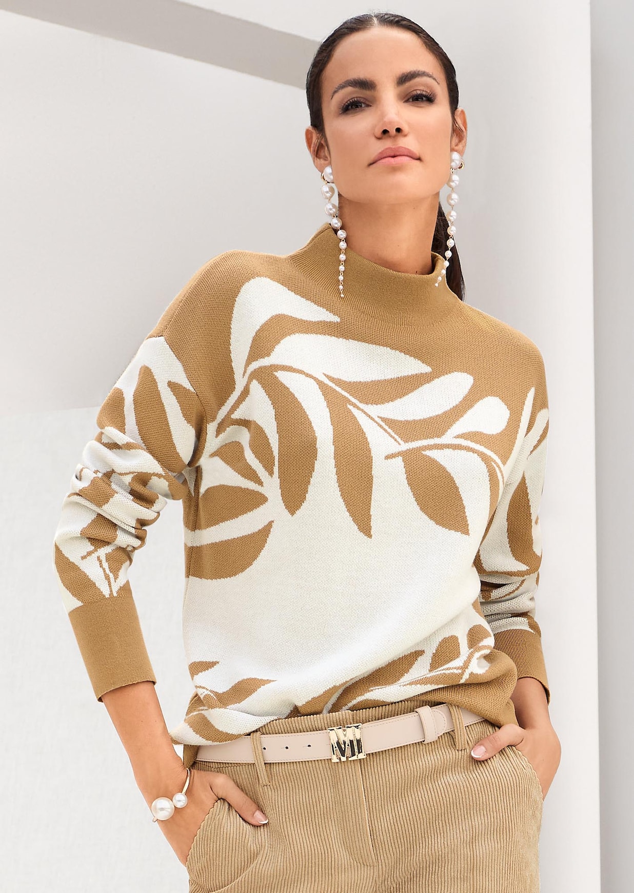 Pull jacquard à motif floral