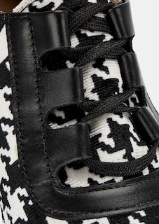 Heels with a houndstooth pattern and lacing thumbnail 3