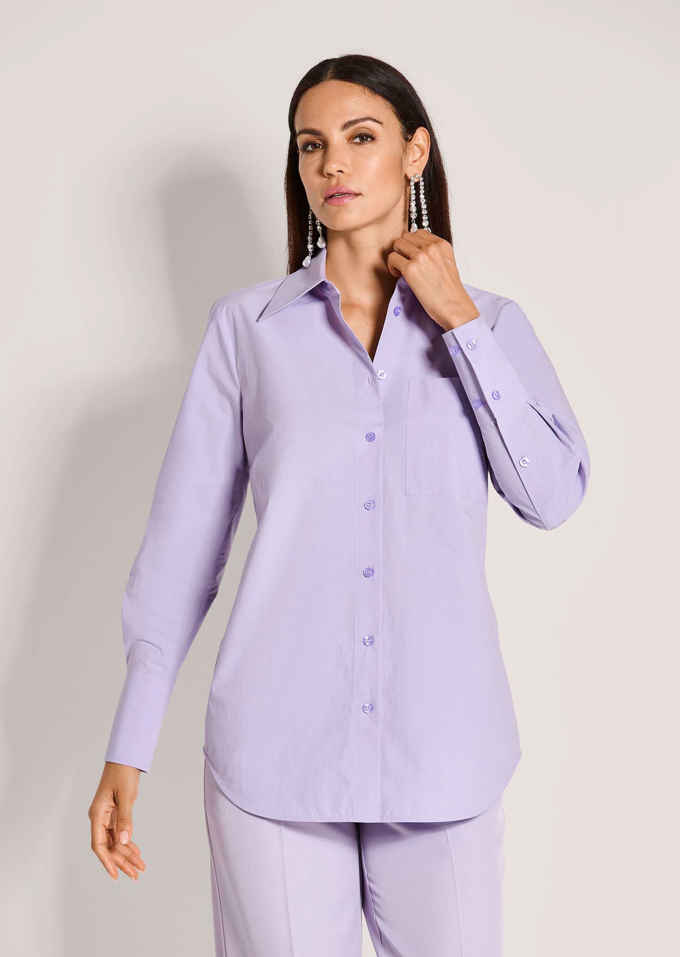 Longbluse mit doppelreihigen Manschetten