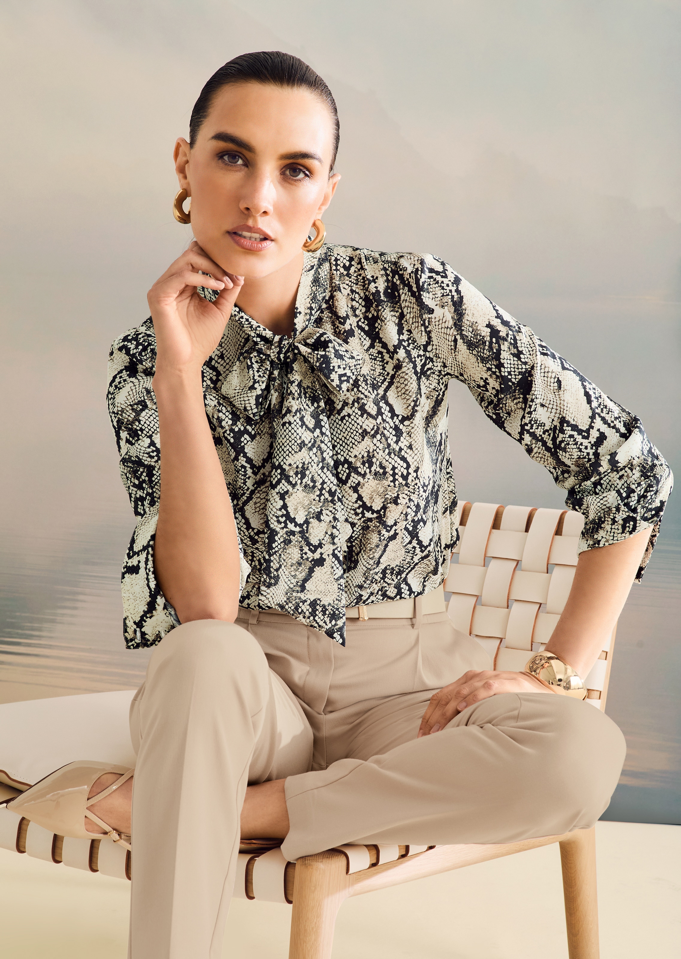 Stehkragen-Bluse im Animal-Design