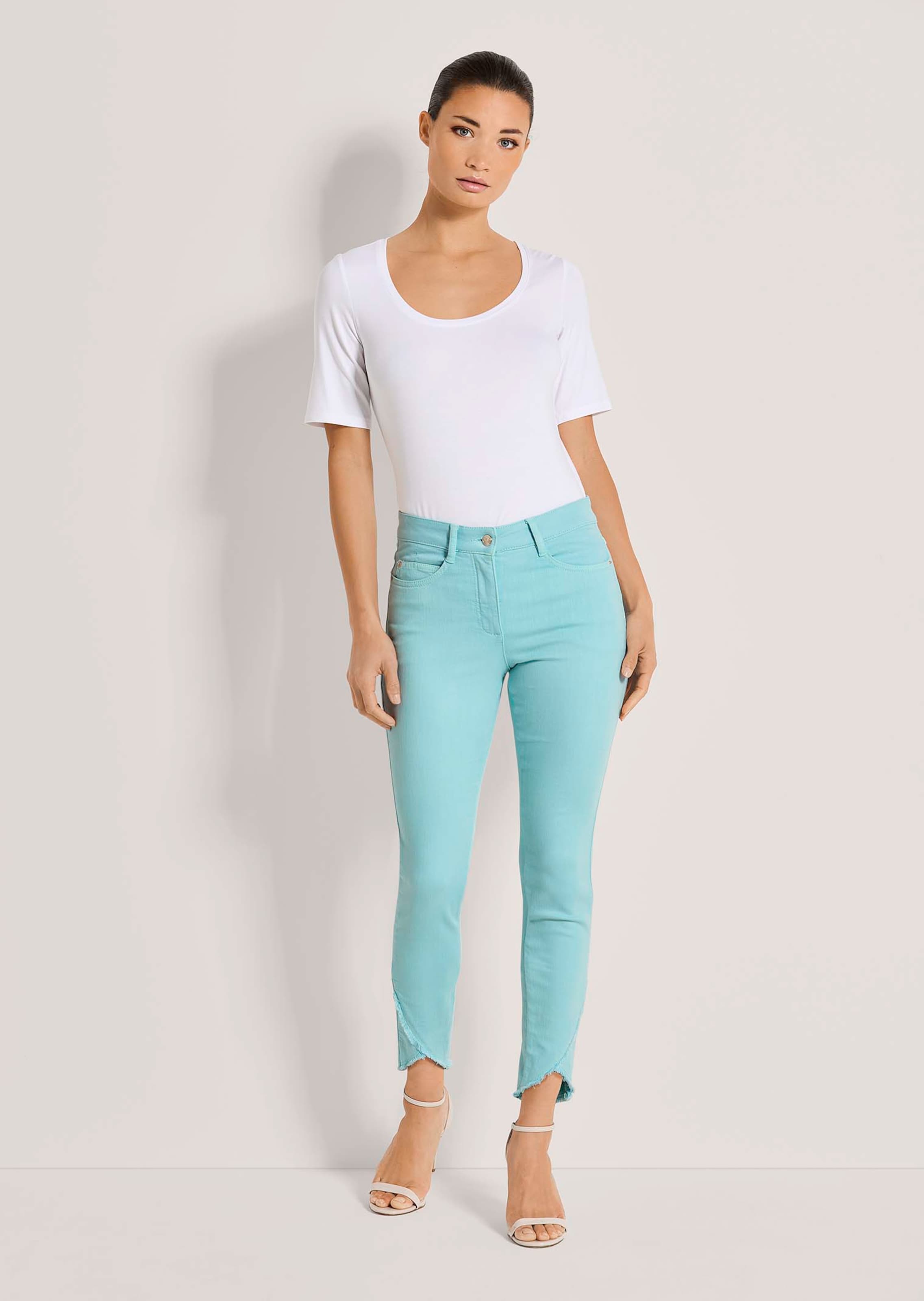 Schlanke Jeans mit Fransensaum thumbnail 3