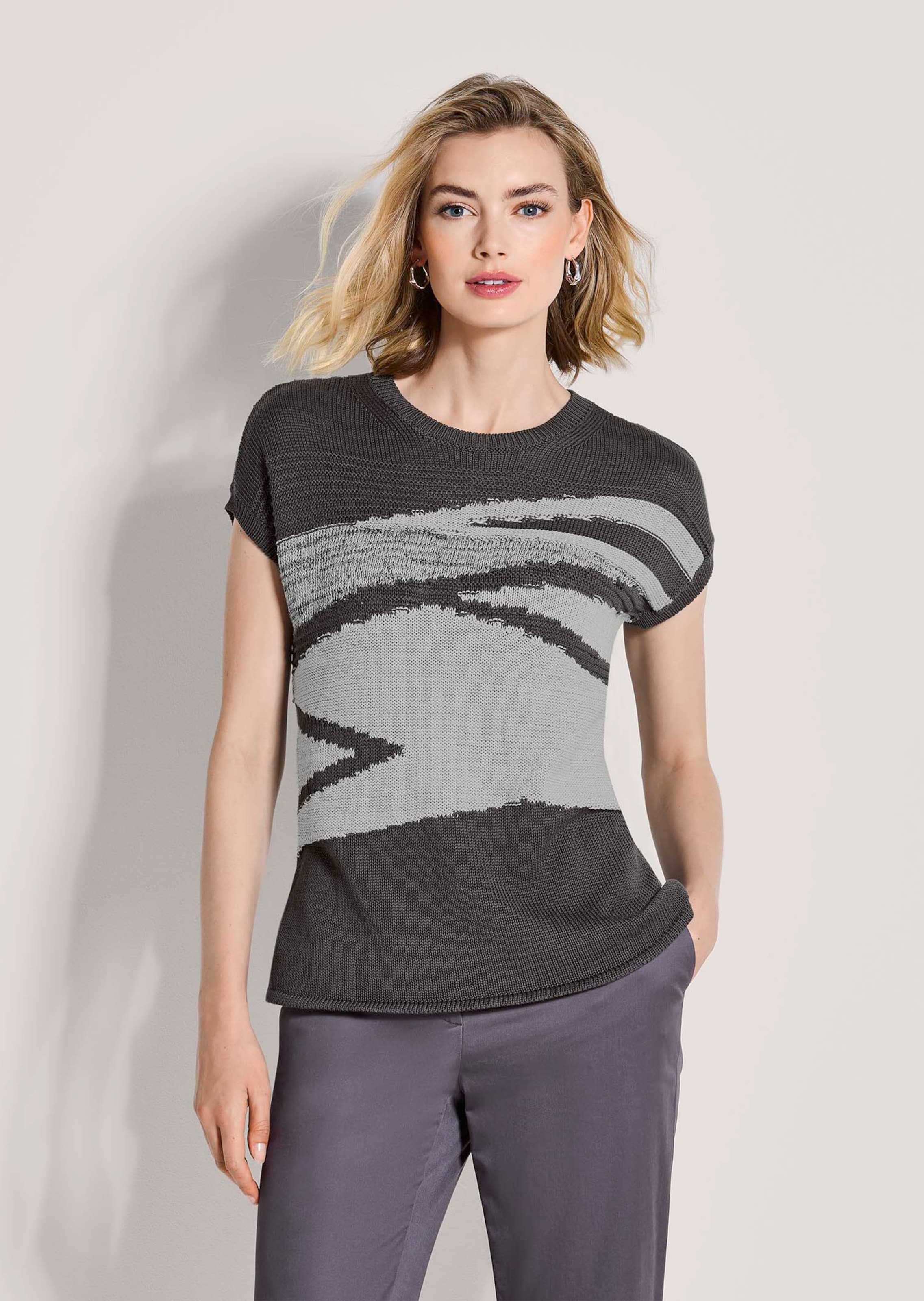 Ärmelloser Intarsien-Pullover mit Effektgarn