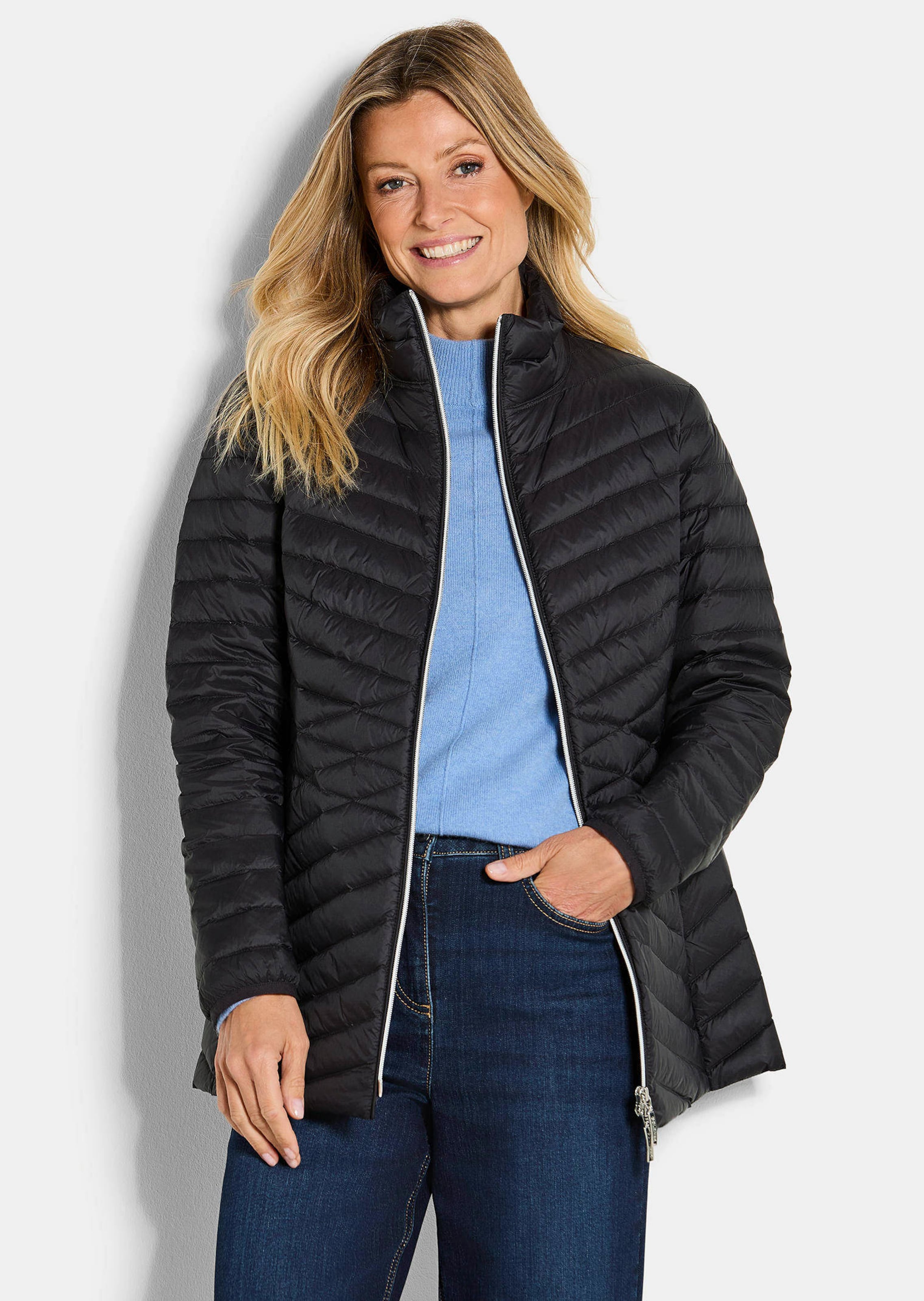 Daunenjacke mit femininer Steppung