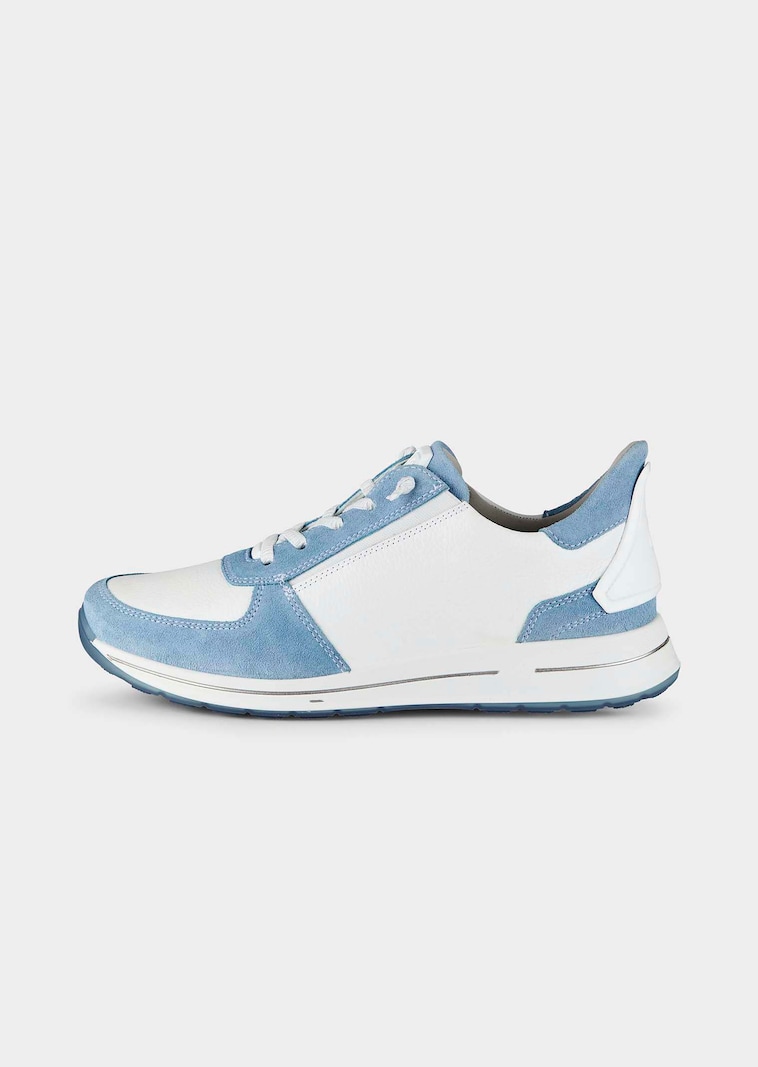 Sneaker mit herausnehmbarem Fußbett