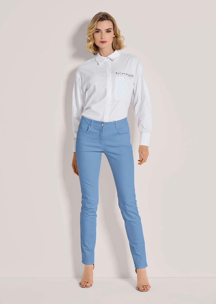Jean slim cinq poches avec détails stras