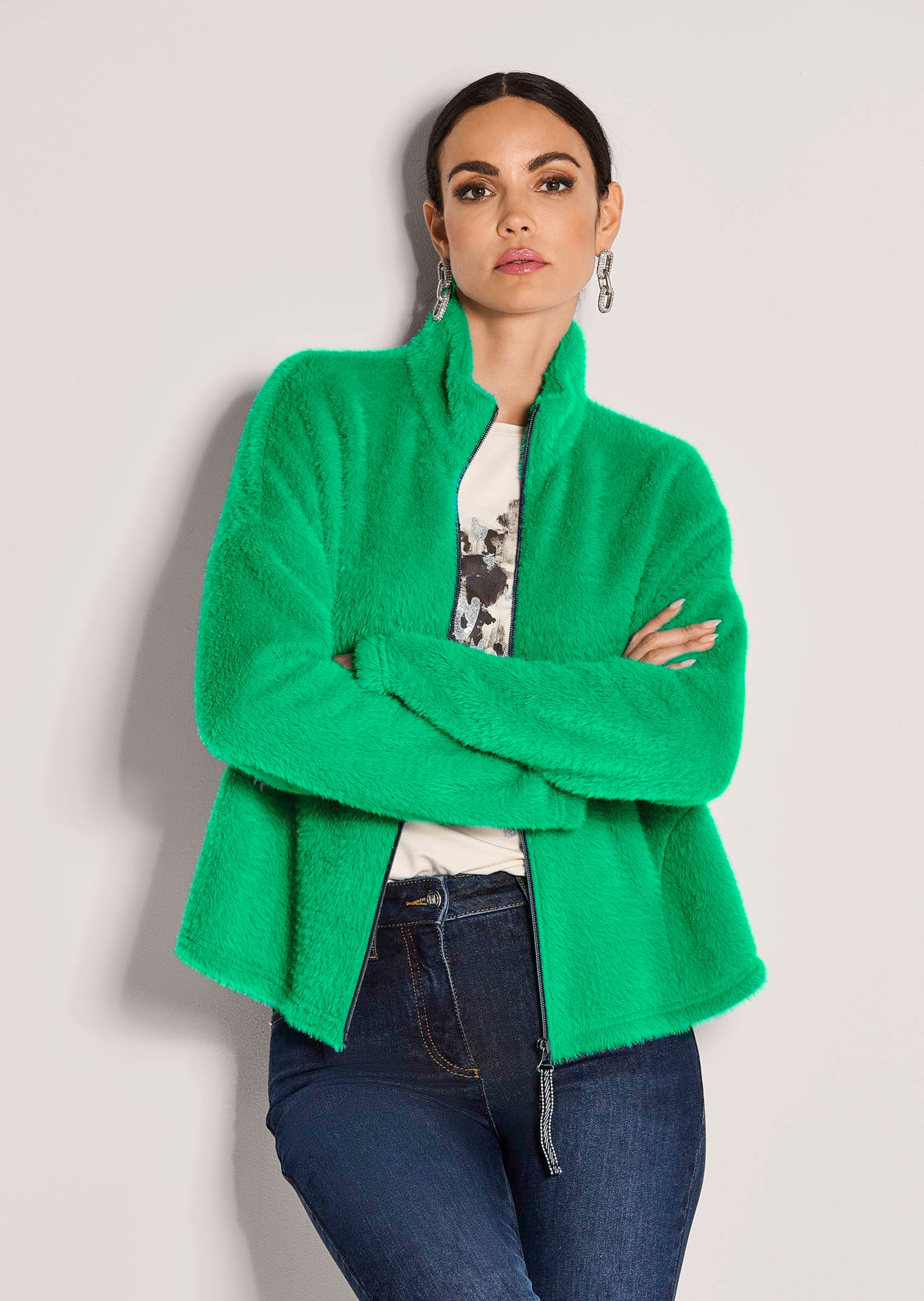 Veste courte en fausse fourrure tendance