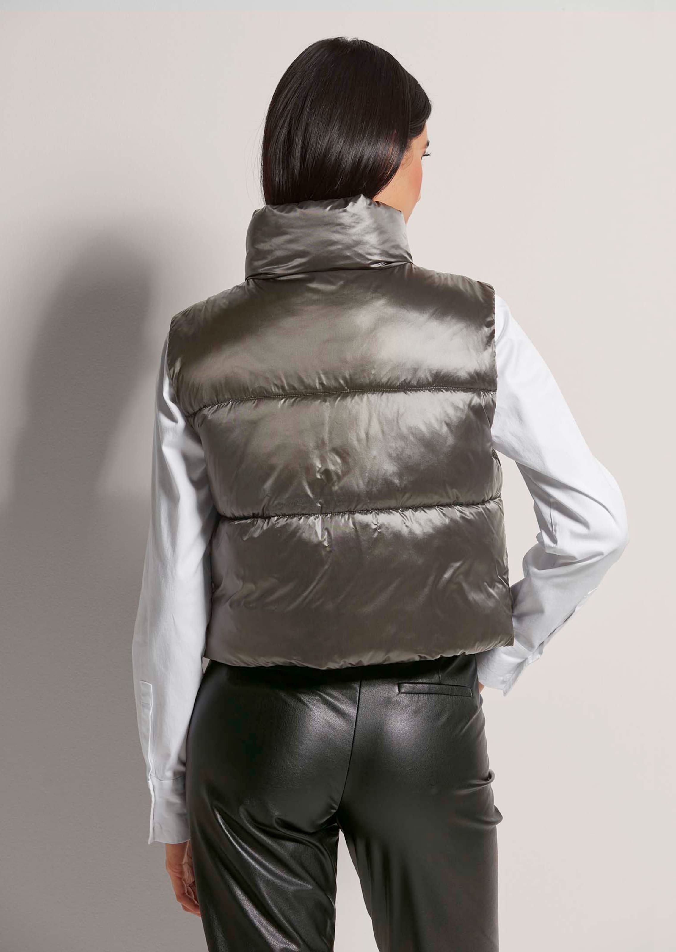 Verkorte gewatteerde bodywarmer met metallic look thumbnail 4