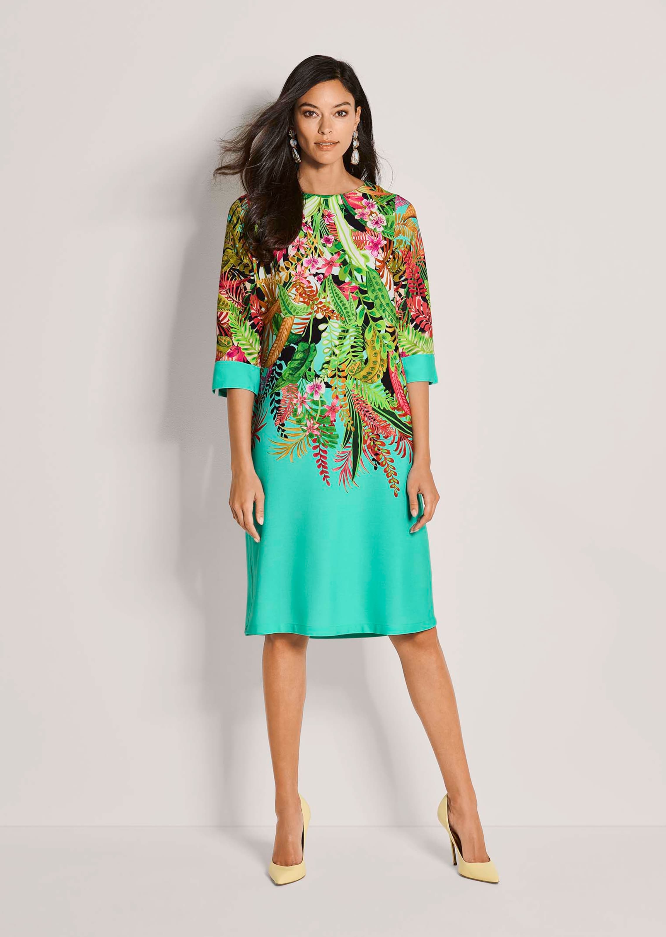 Robe avec imprimé style tropical et manches 3/4