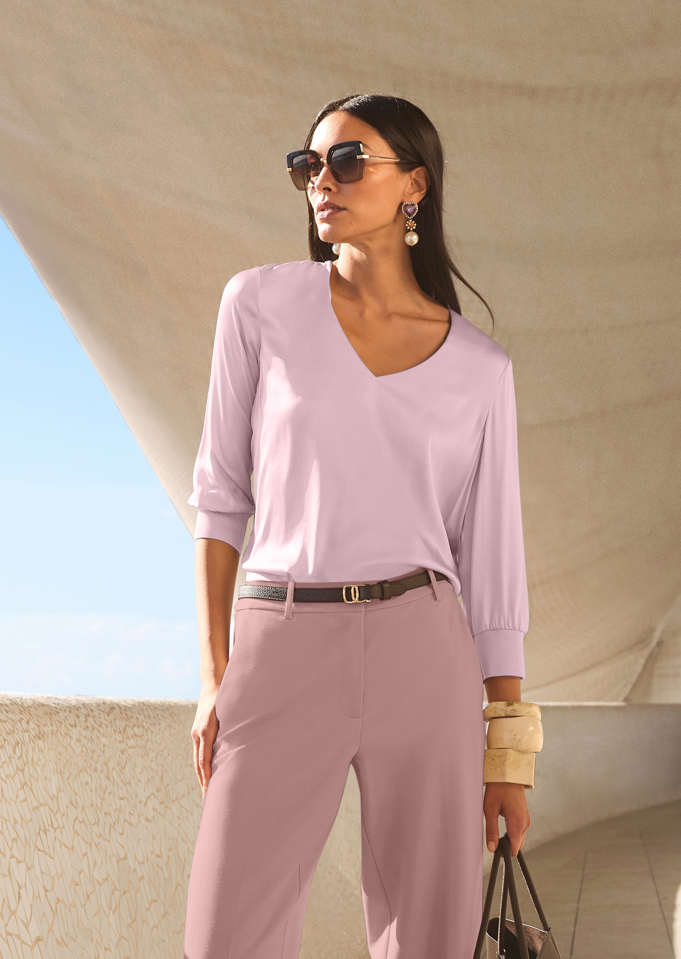 Blusenshirt aus Seidenstretch mit V-Ausschnitt