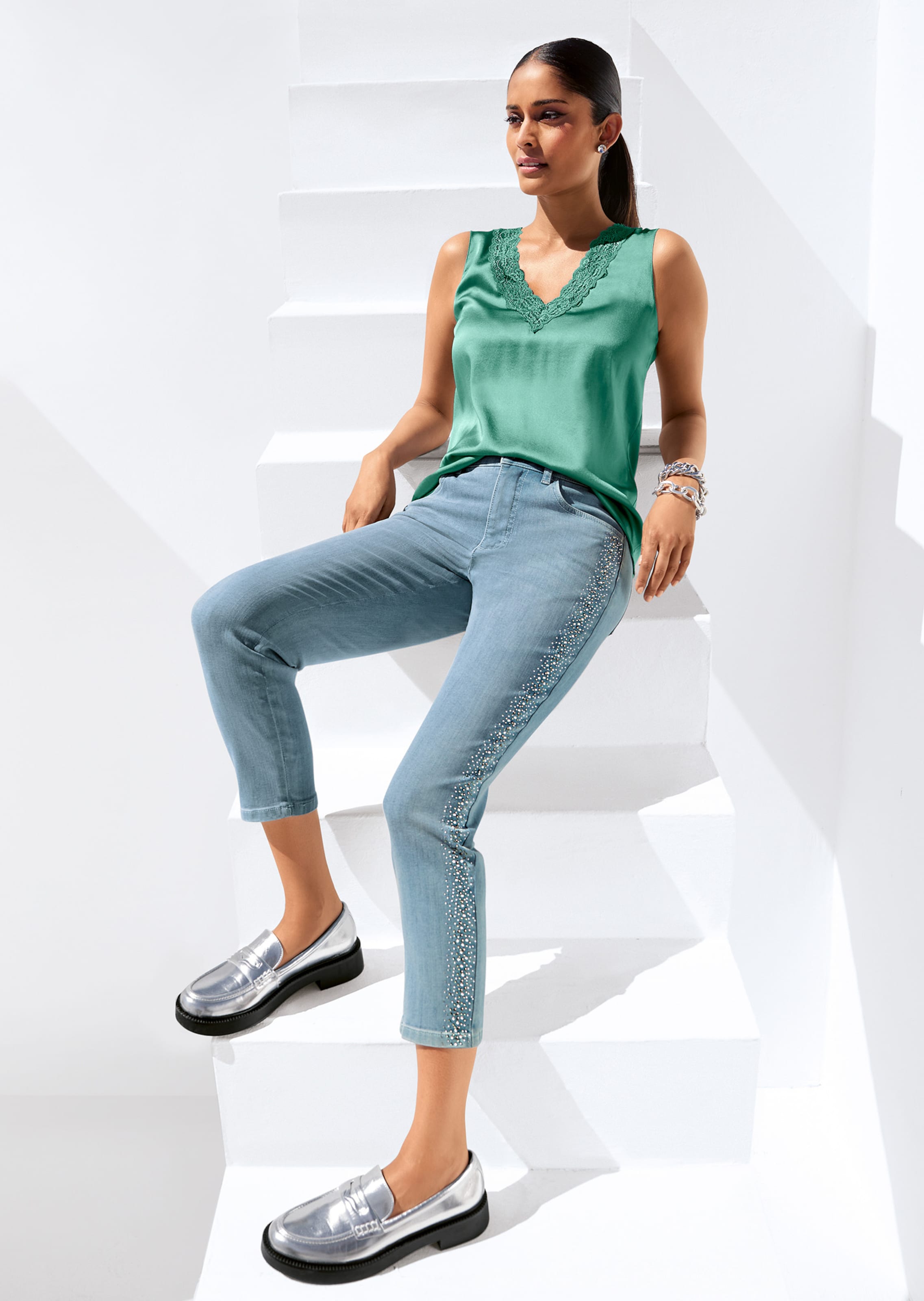 Schlanke 7/8-Jeans mit Glanz-Effekt