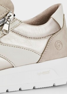 Sneakers in mat-glanslook thumbnail 3