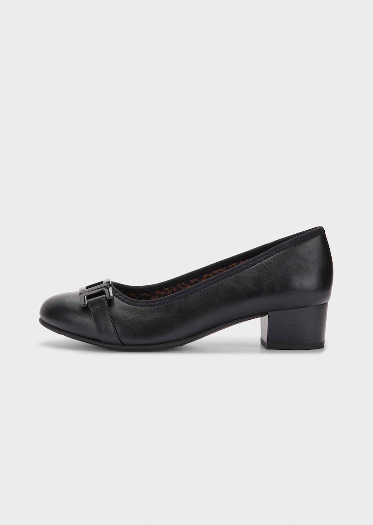 Pumps mit Zierschnalle