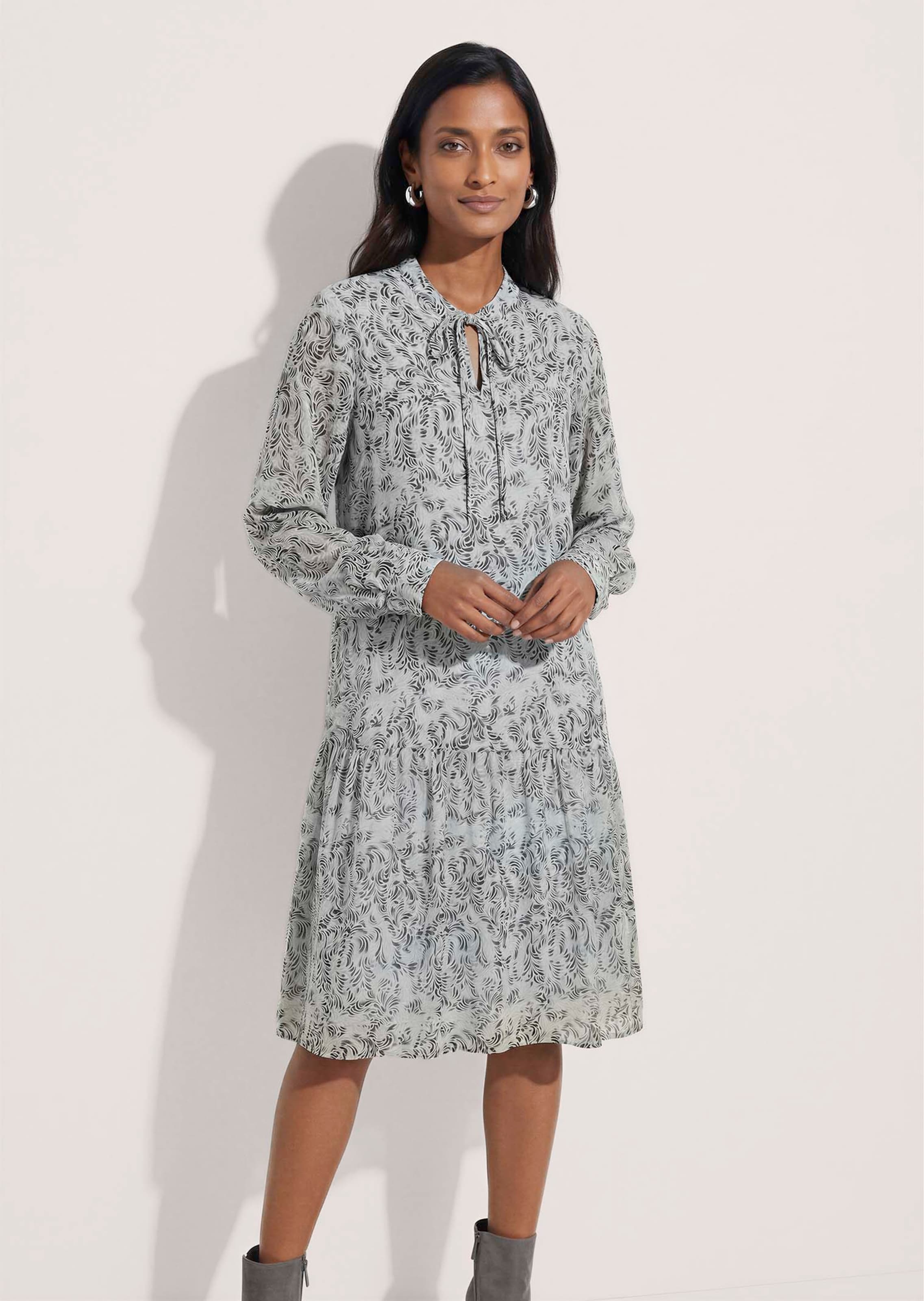 Robe midi romantique à col rond