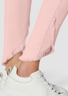 Schlanke Jeans mit Fransensaum thumbnail 6