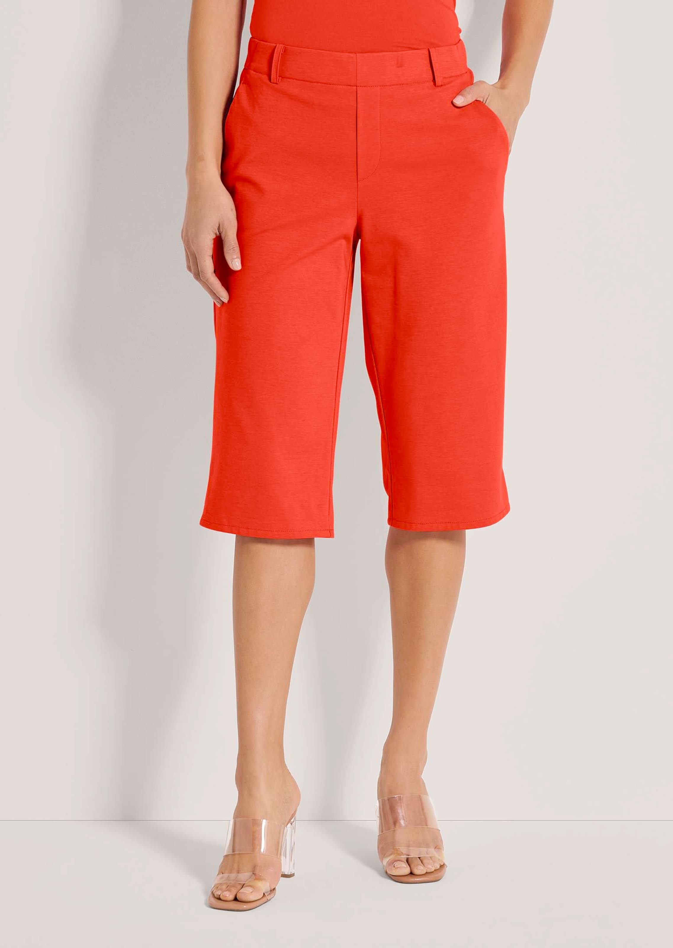 Easy pull-on Bermuda shorts