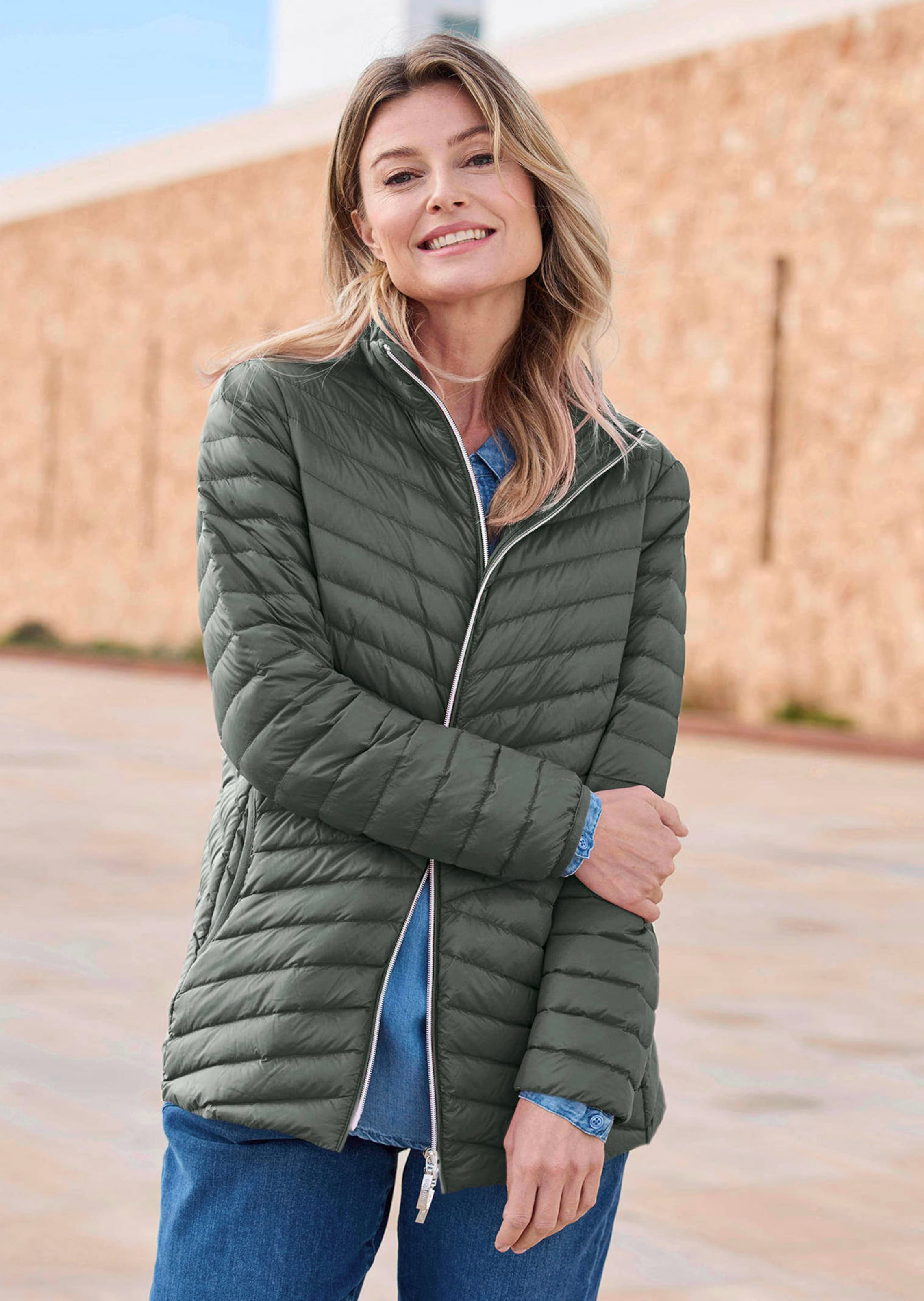 Daunenjacke mit femininer Steppung thumbnail 7