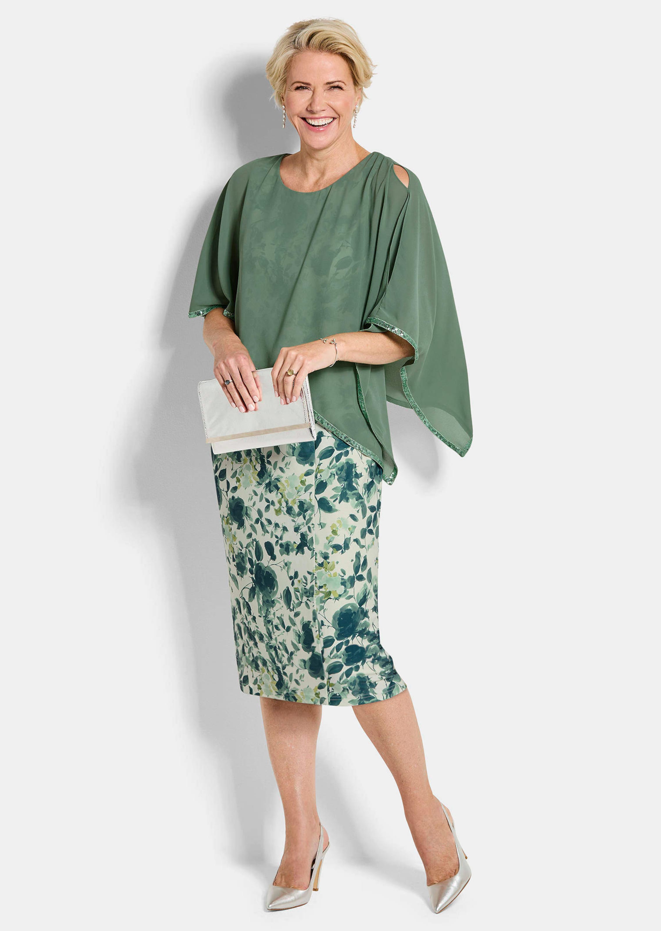 Jurk met bloemendessin en drapering van chiffon